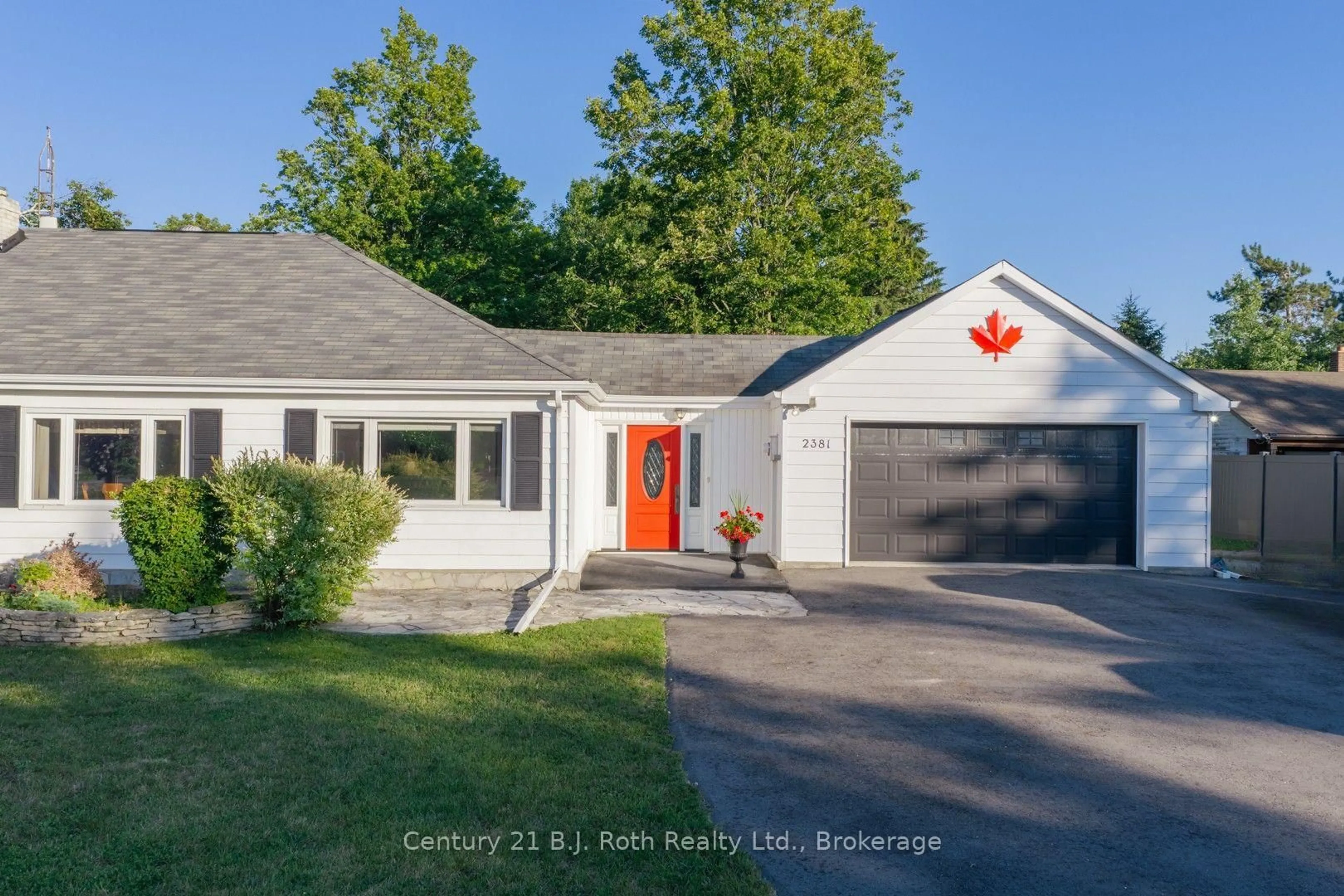 Home with vinyl exterior material, street for 2381 11 Highway, Oro-Medonte Ontario L0L 2E0