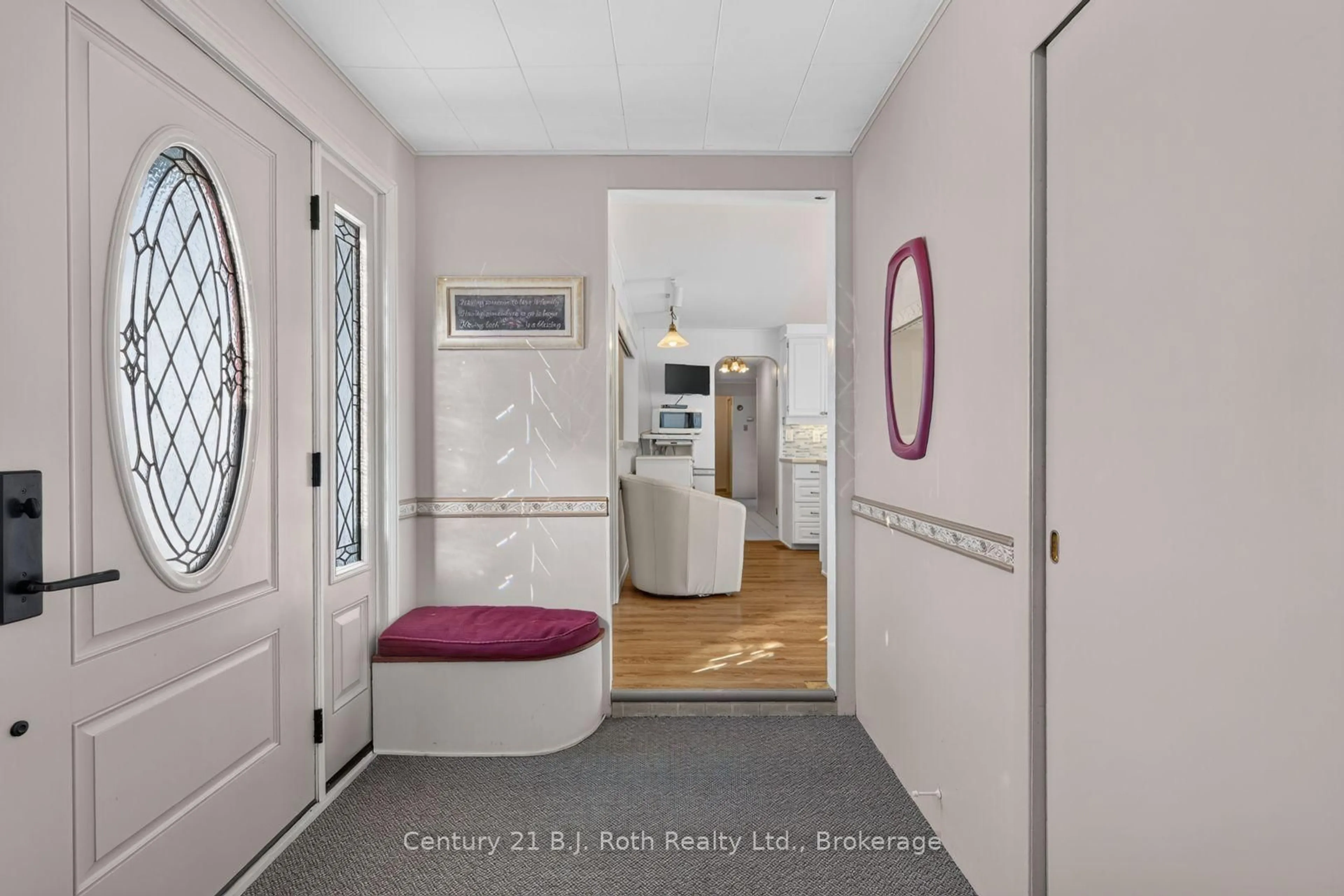 Indoor entryway for 2381 11 Highway, Oro-Medonte Ontario L0L 2E0