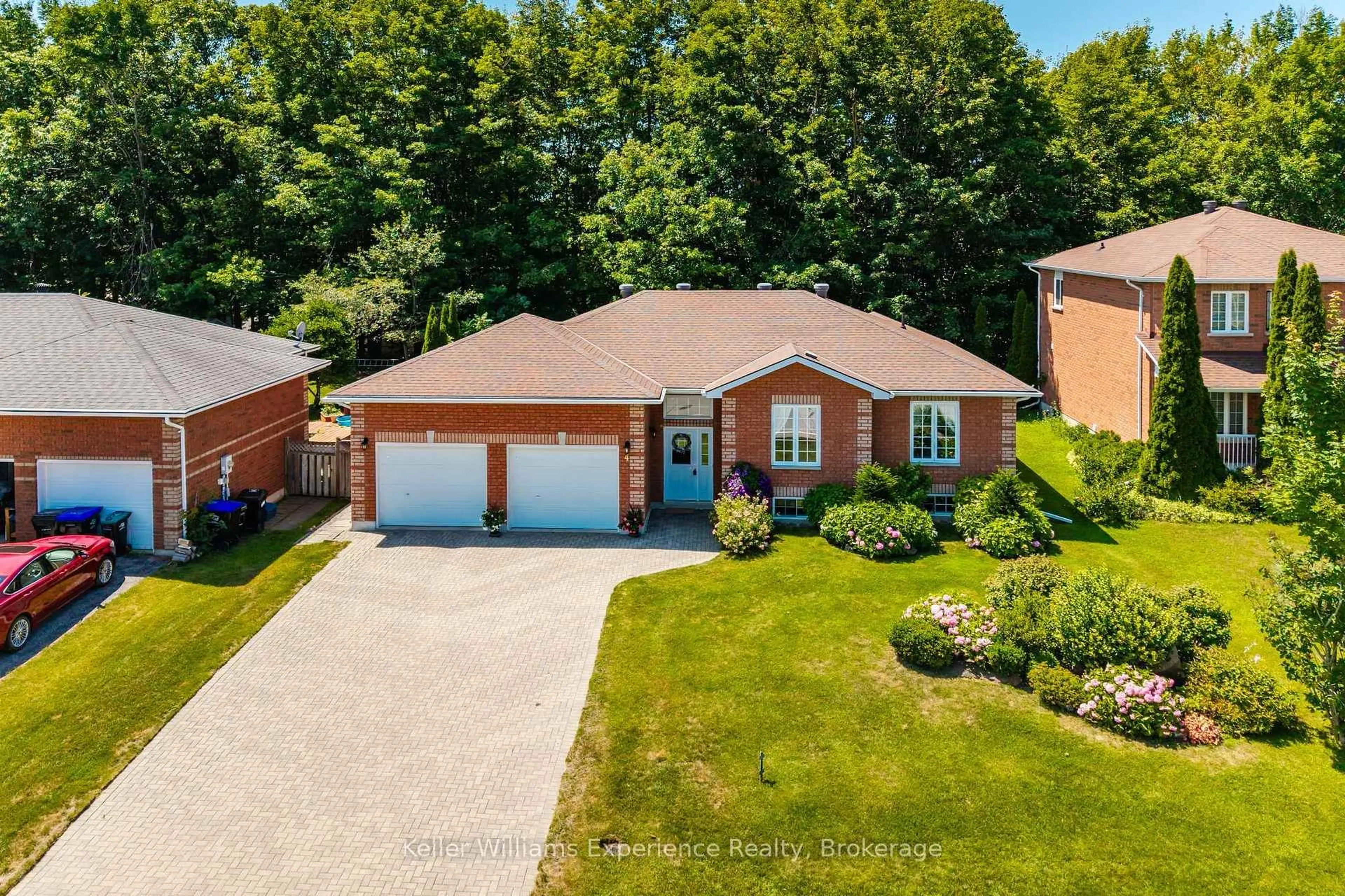 A pic from outside/outdoor area/front of a property/back of a property/a pic from drone, street for 4 Byrnes Cres, Penetanguishene Ontario L9M 1W4