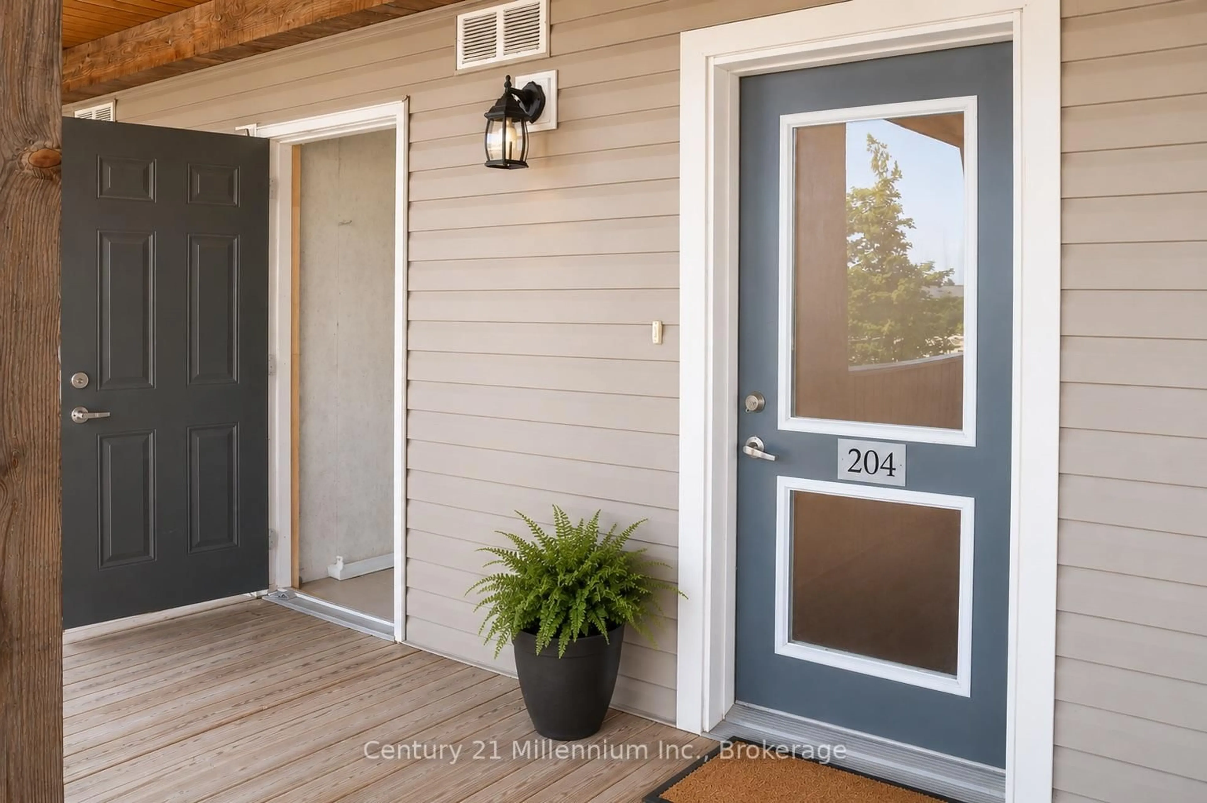 Indoor entryway for 10 Brandy Lane Dr #204, Collingwood Ontario L9Y 0X4