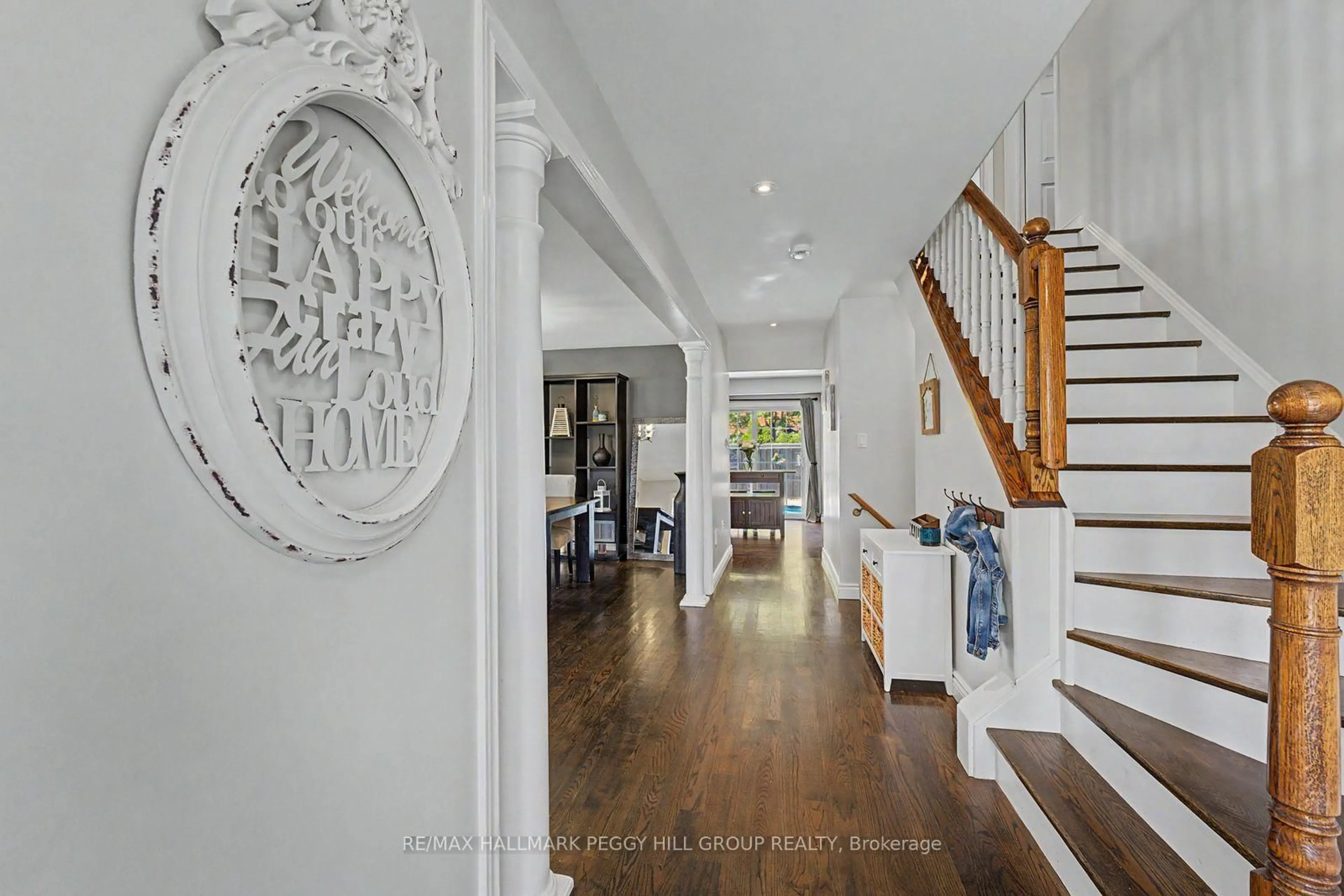 Indoor entryway for 16 Blackbird Lane, Barrie Ontario L4N 0Z1