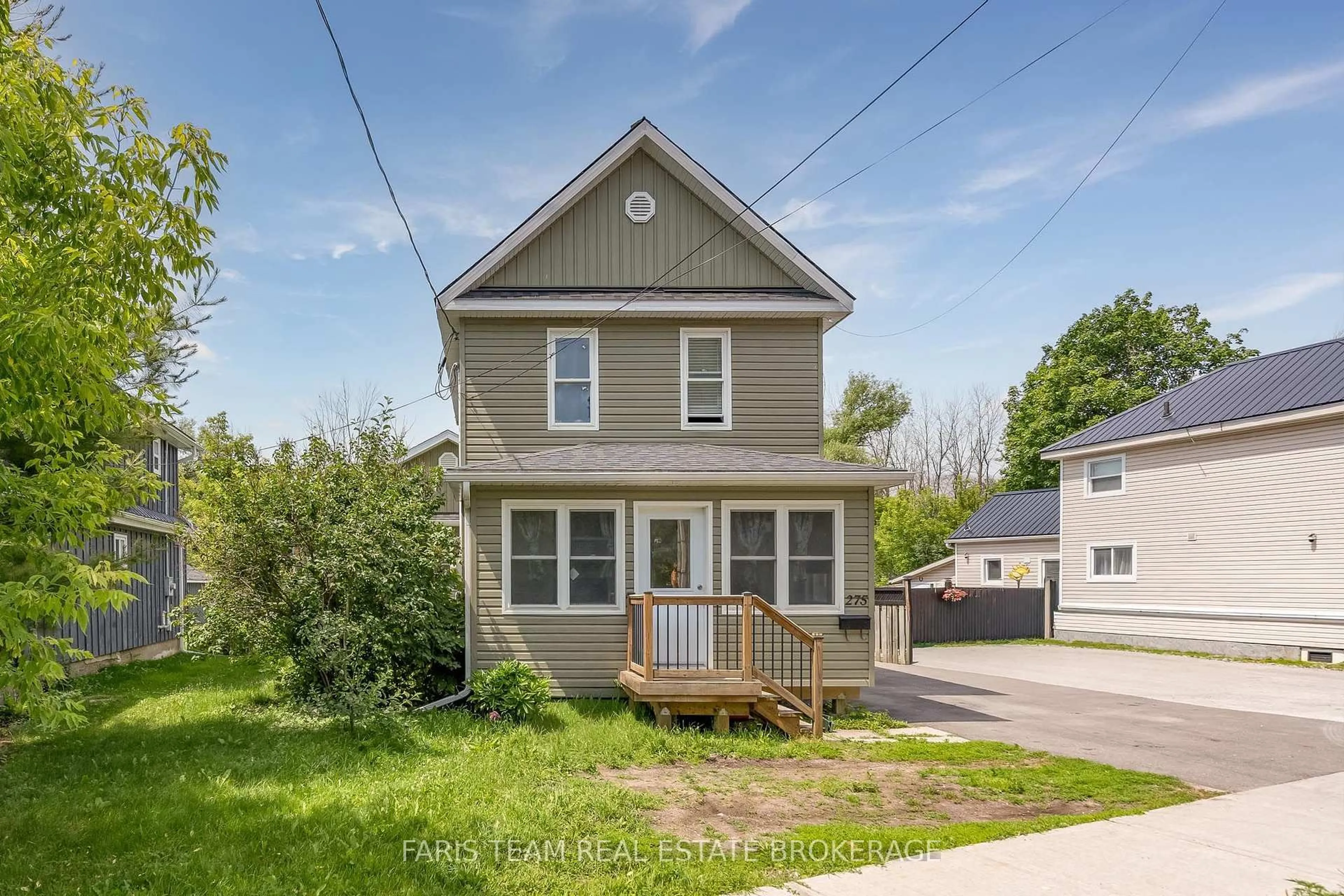 Home with vinyl exterior material, street for 275 Gill St, Orillia Ontario L3V 4K3