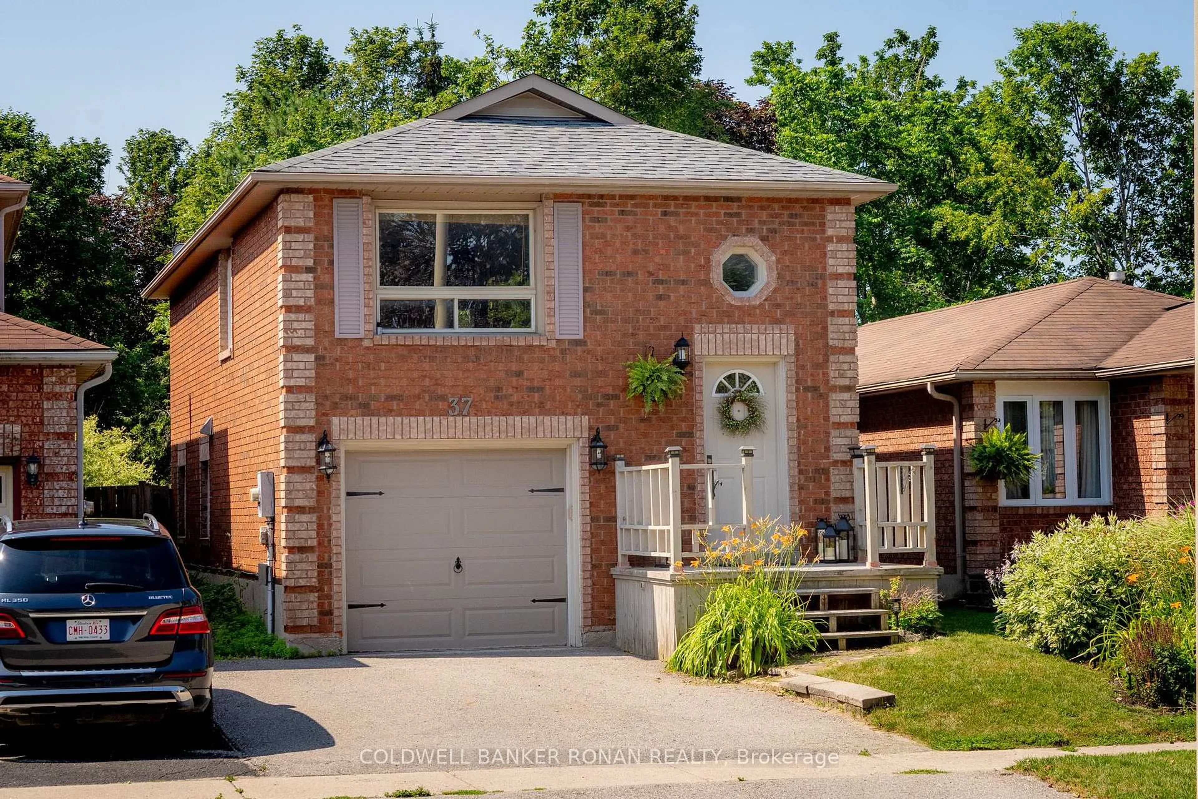 Home with brick exterior material, street for 37 Ferguson Dr, Barrie Ontario L4N 7B4