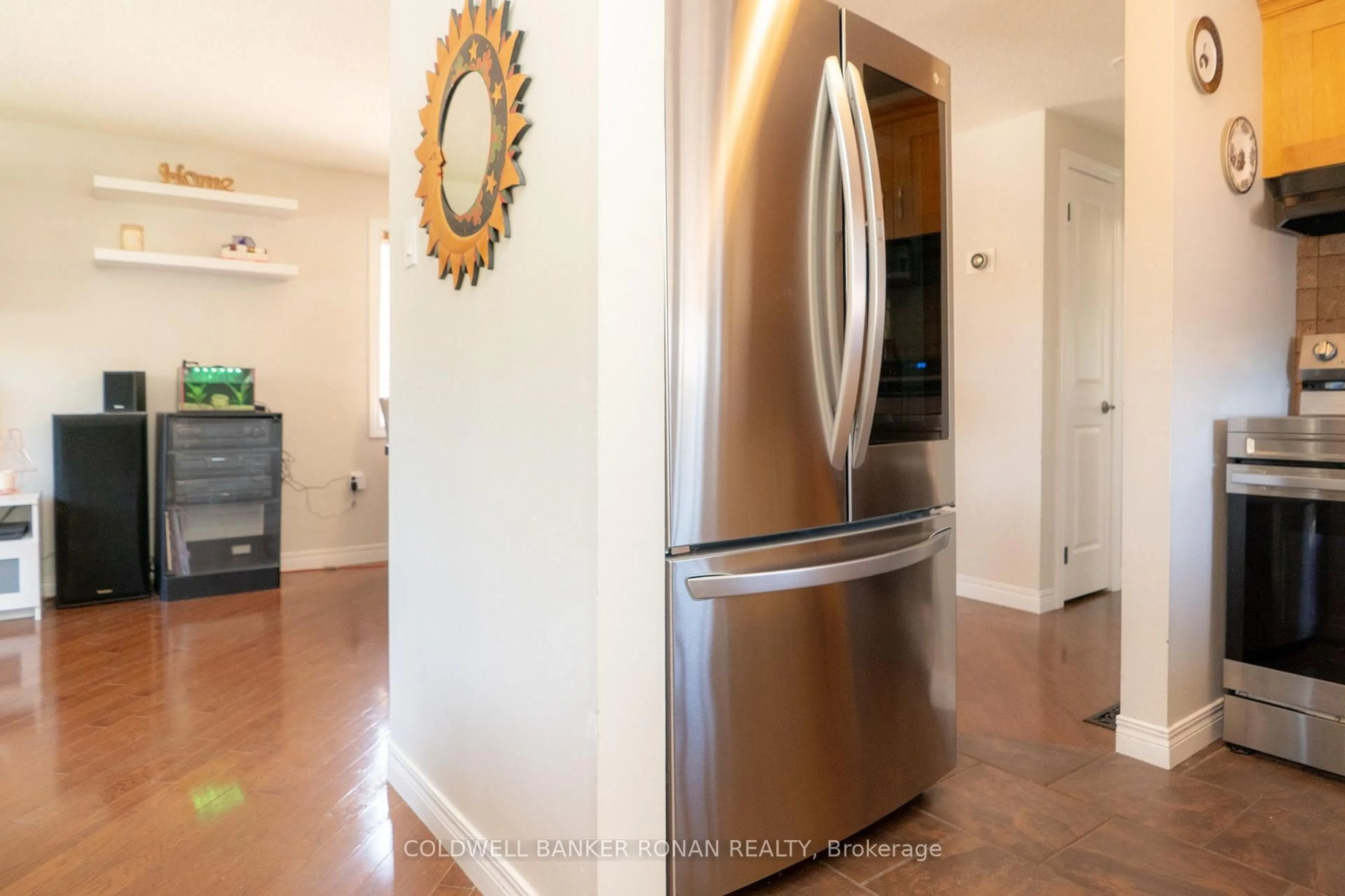 Indoor entryway for 37 Ferguson Dr, Barrie Ontario L4N 7B4