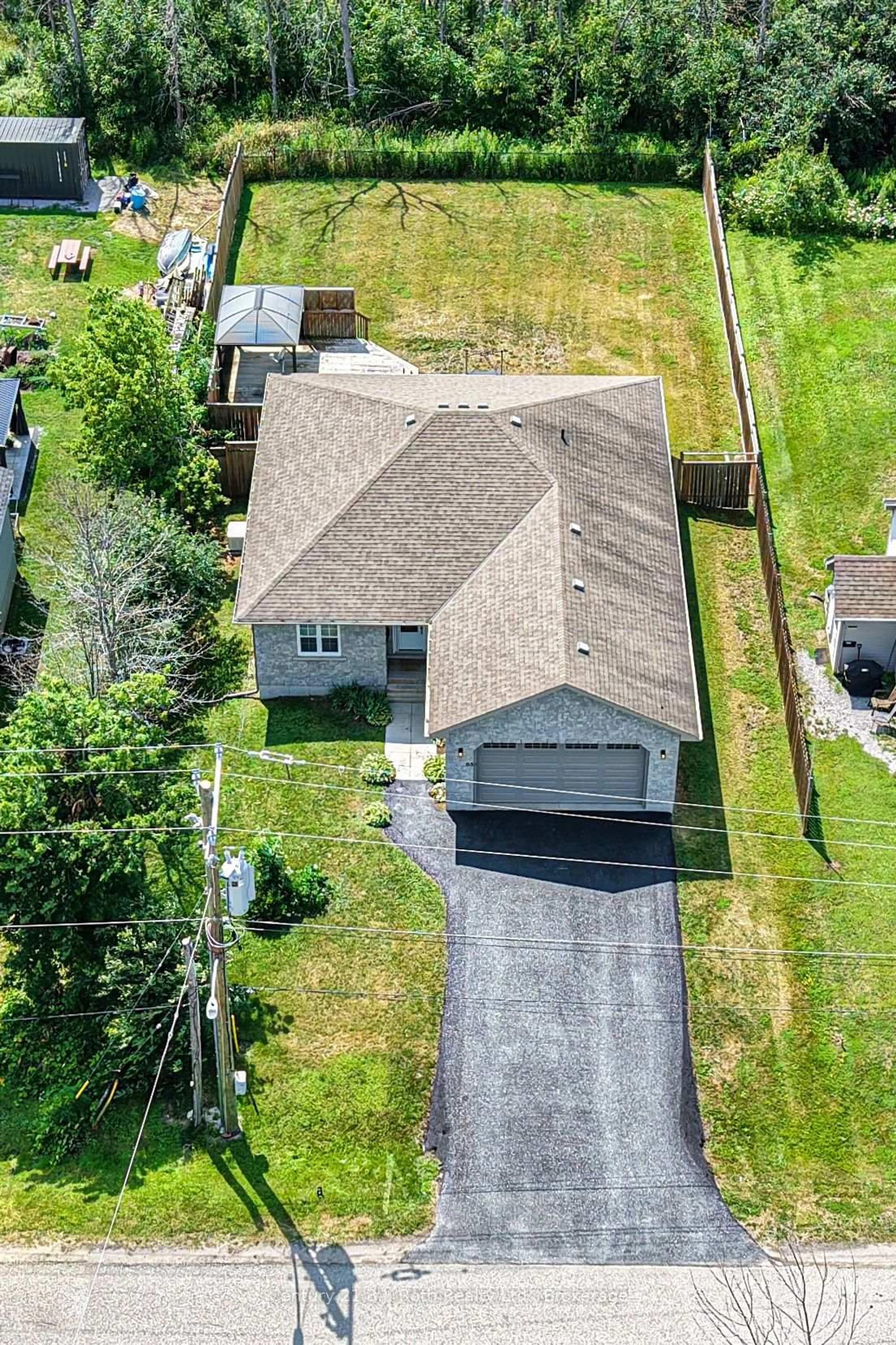 A pic from outside/outdoor area/front of a property/back of a property/a pic from drone, street for 65 Courtland St, Ramara Ontario L3V 1A6