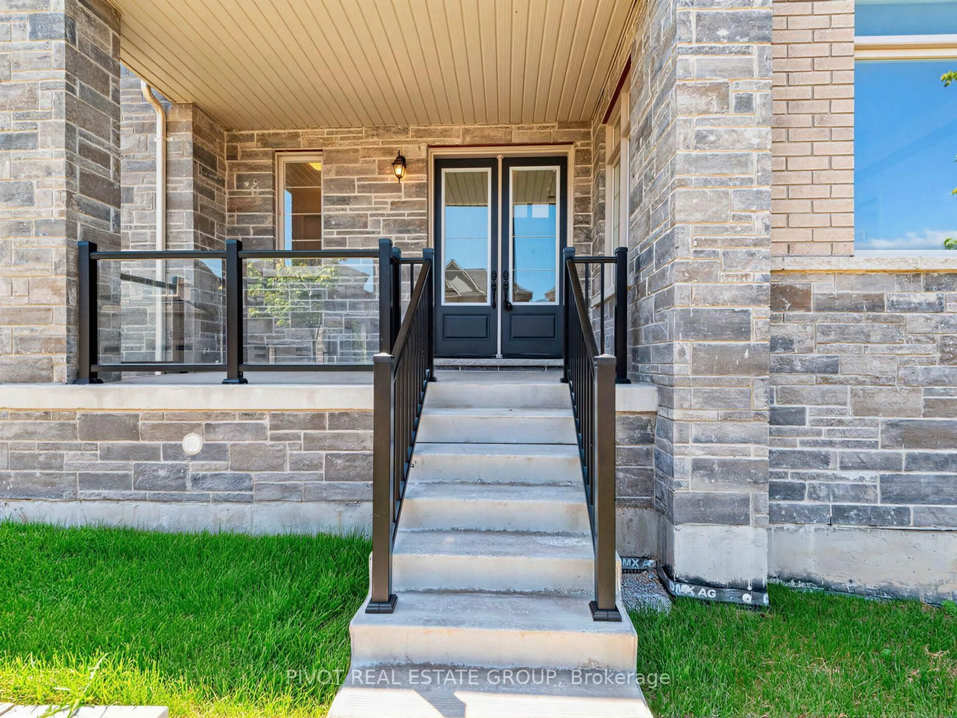 Indoor entryway for 36 Sassafras Rd, Springwater Ontario L9X 2C6