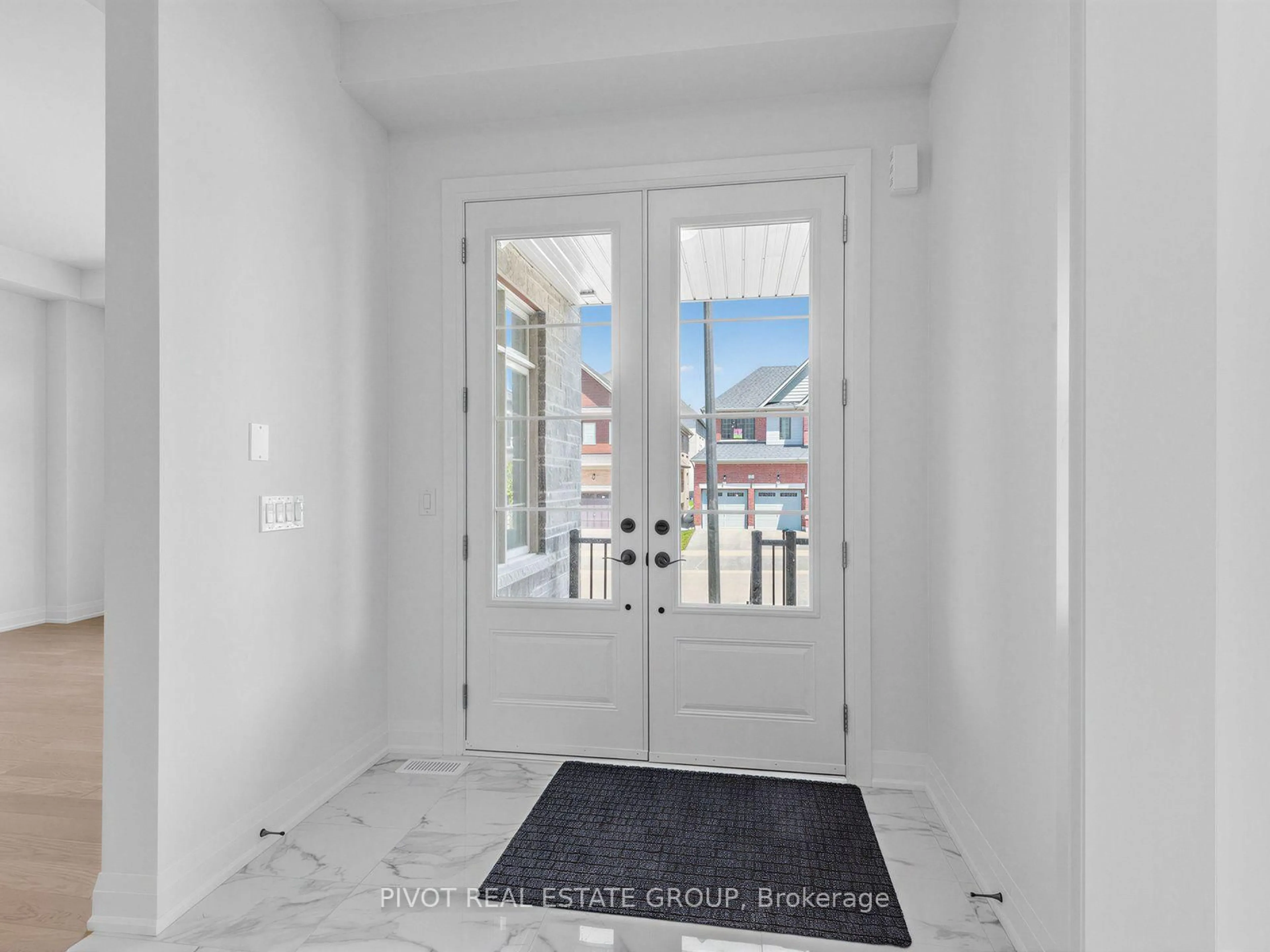 Indoor entryway for 36 Sassafras Rd, Springwater Ontario L9X 2C6
