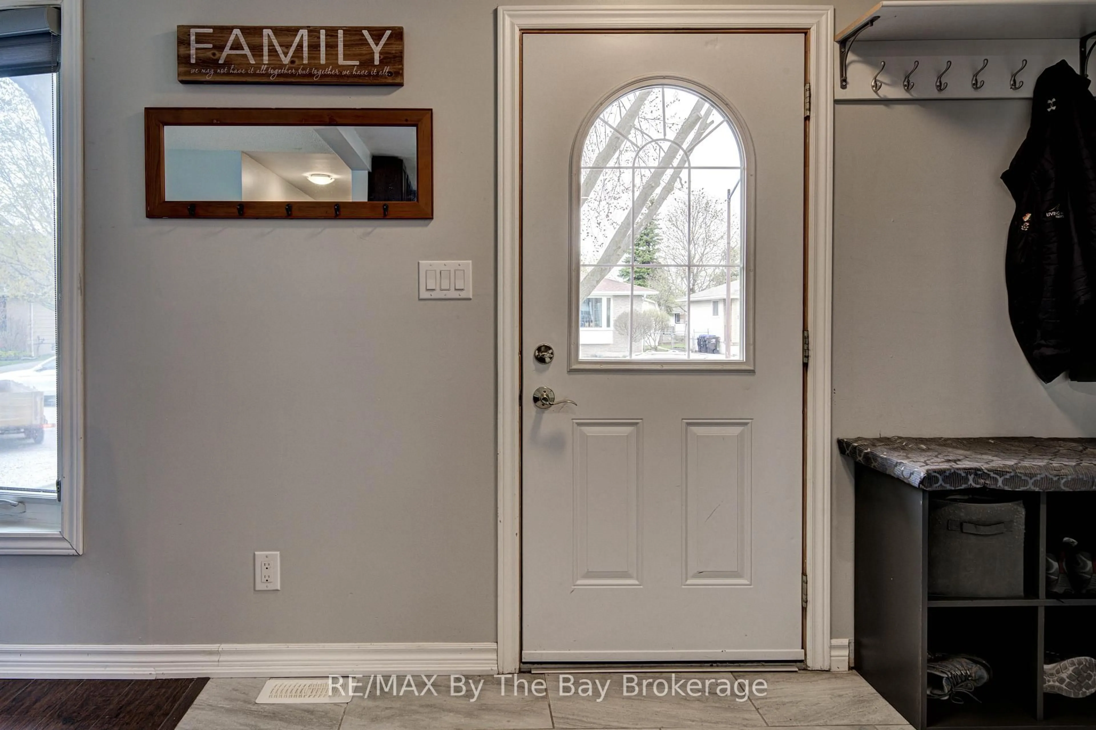 Indoor entryway for 4 Watts Cres, Collingwood Ontario L9Y 4H2