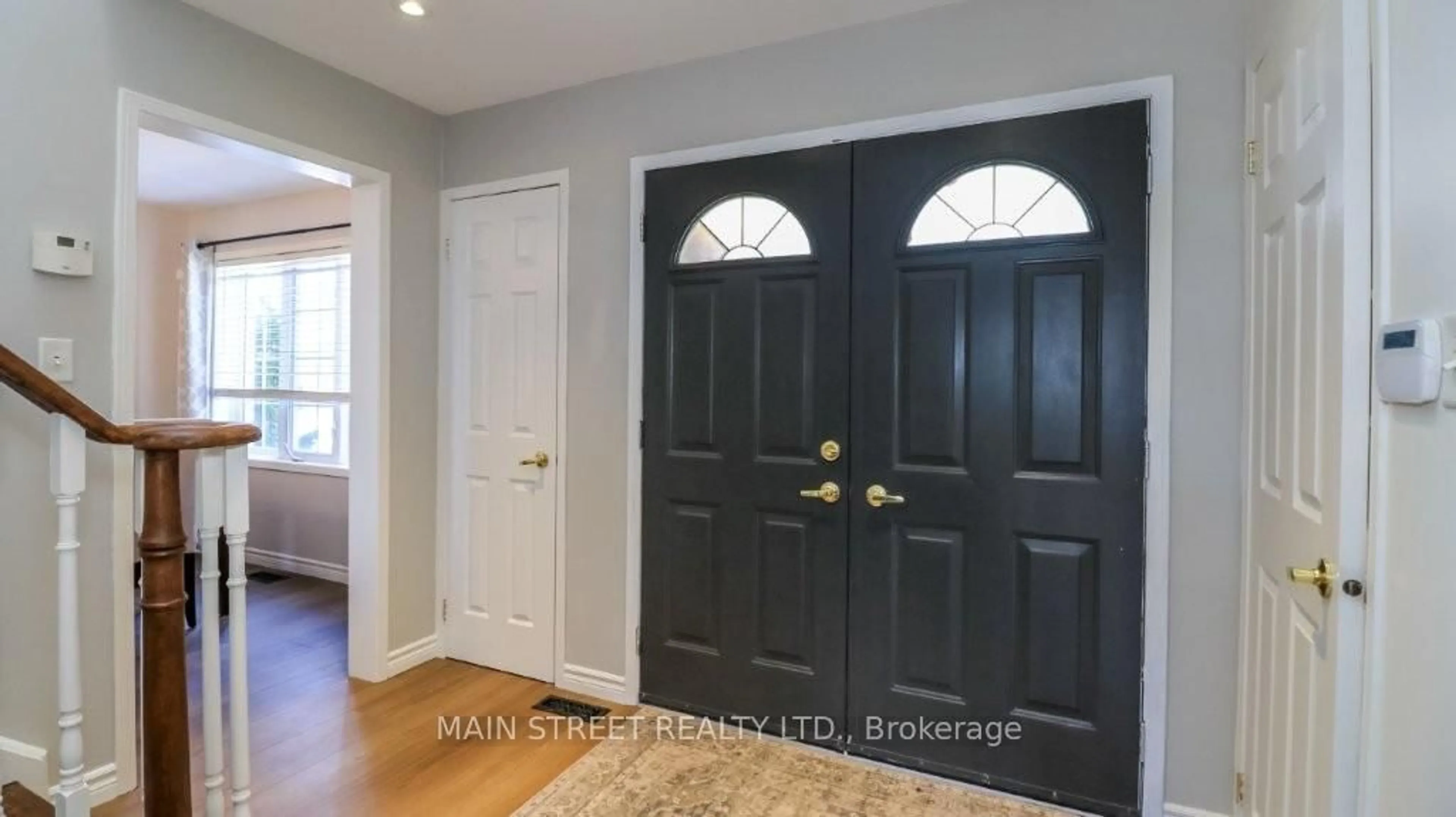 Indoor entryway for 89 Silver Maple Cres, Barrie Ontario L4N 0E5