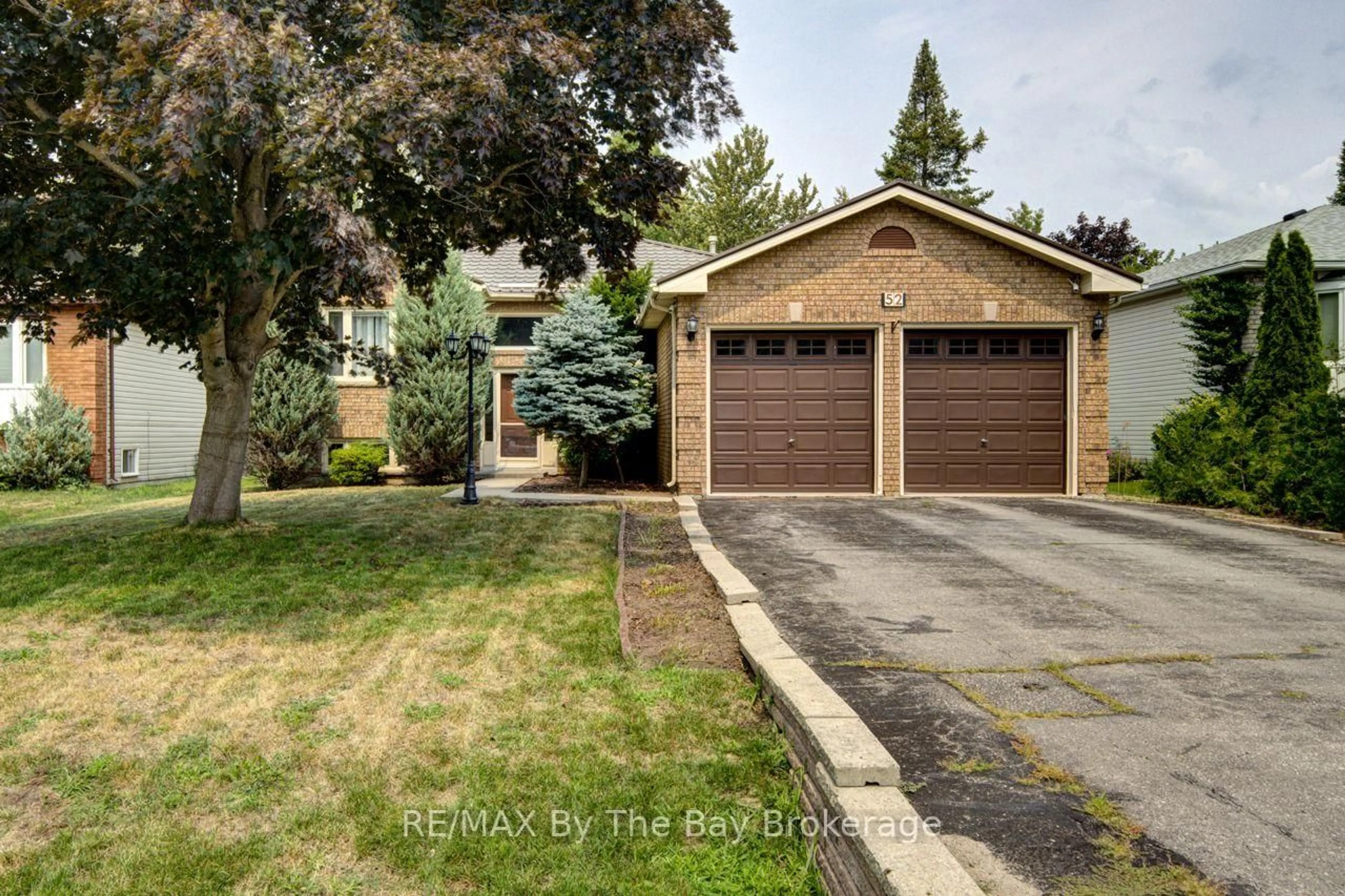 Home with brick exterior material, street for 52 Caribou Tr, Wasaga Beach Ontario L9Z 1H4