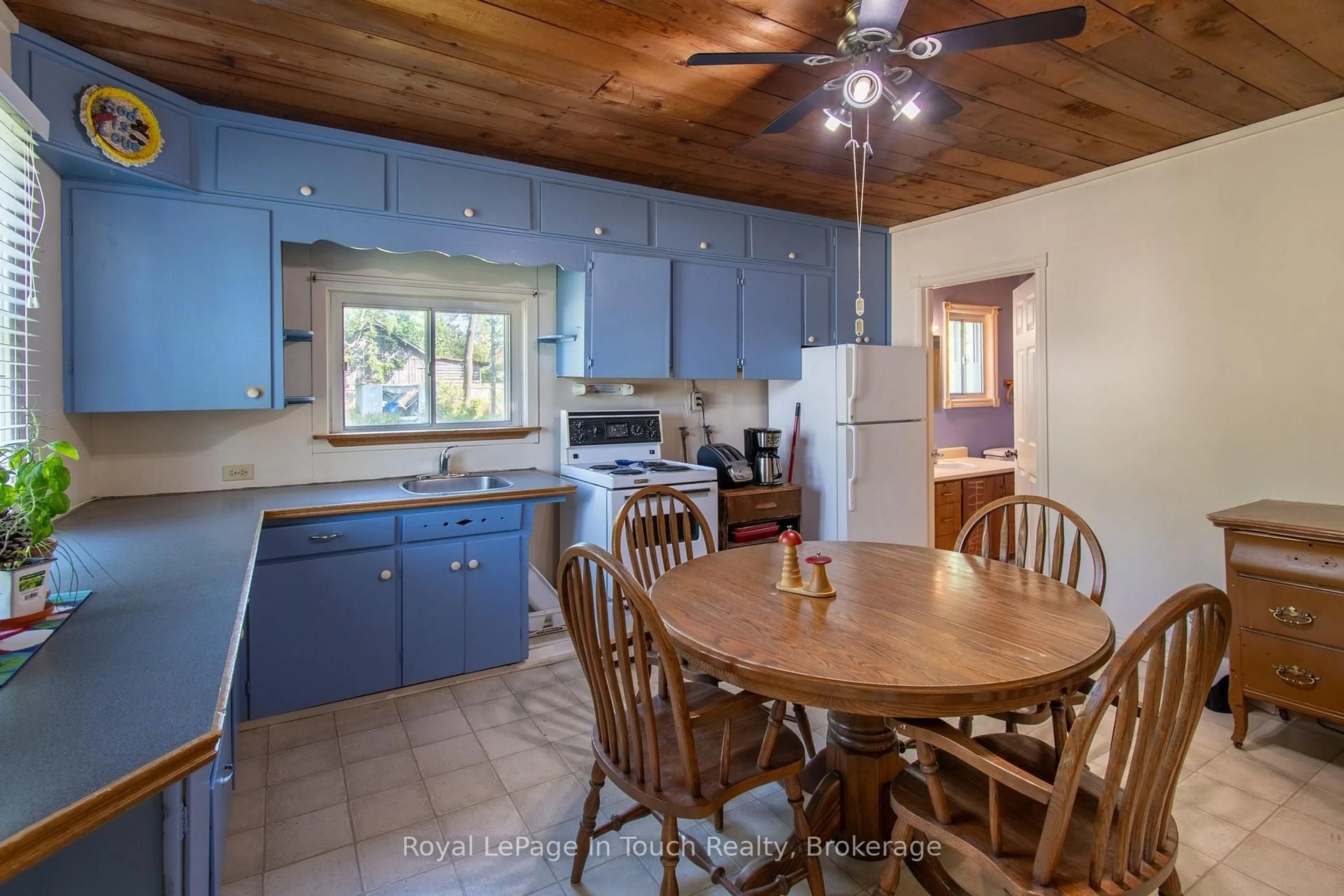 Open concept kitchen, unknown for 8 Conc 5 Rd, Tiny Ontario L0L 2J0