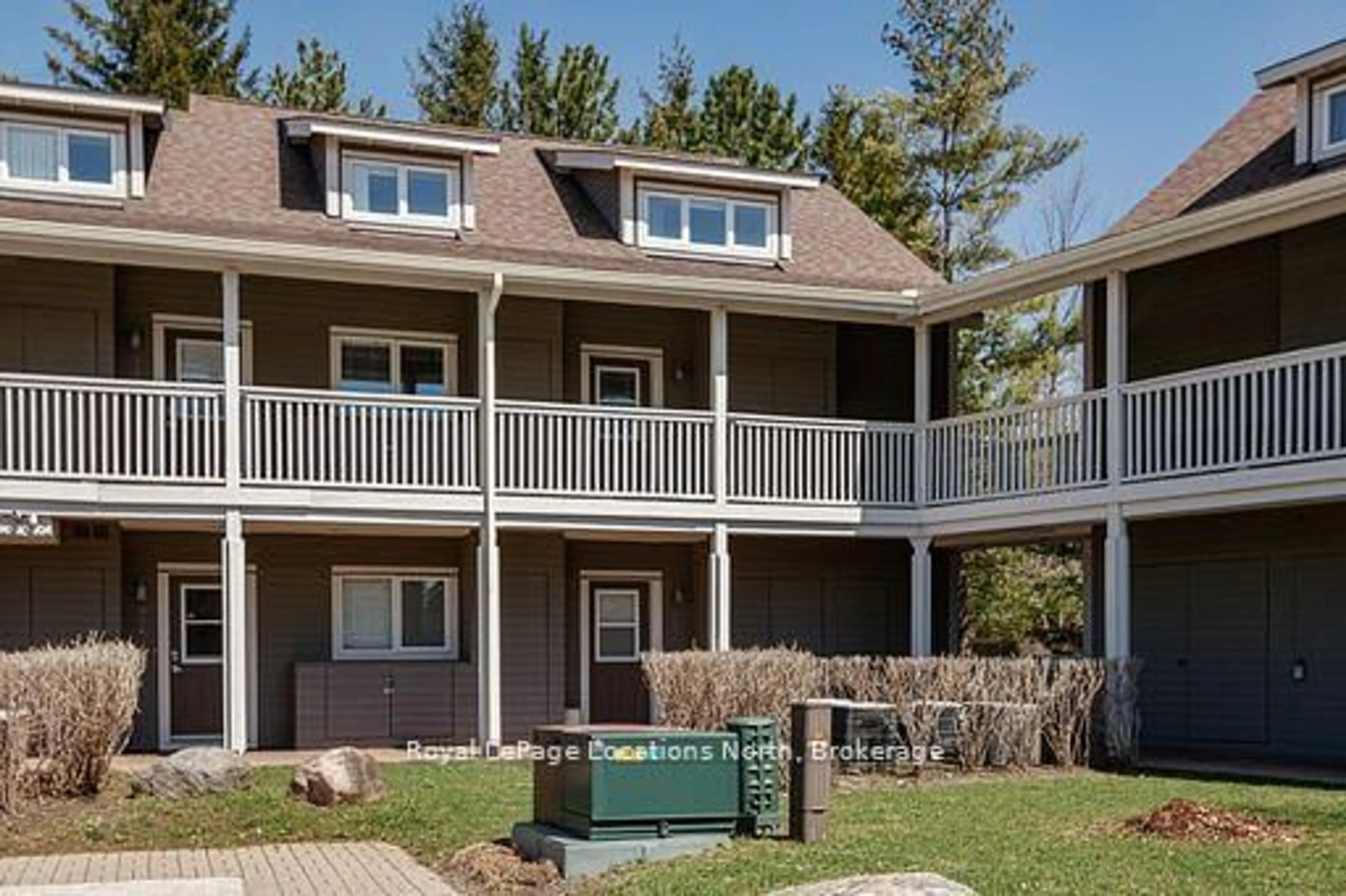 Patio, unknown for 926 Cedar Pointe Crt #5, Collingwood Ontario L9Y 5C7