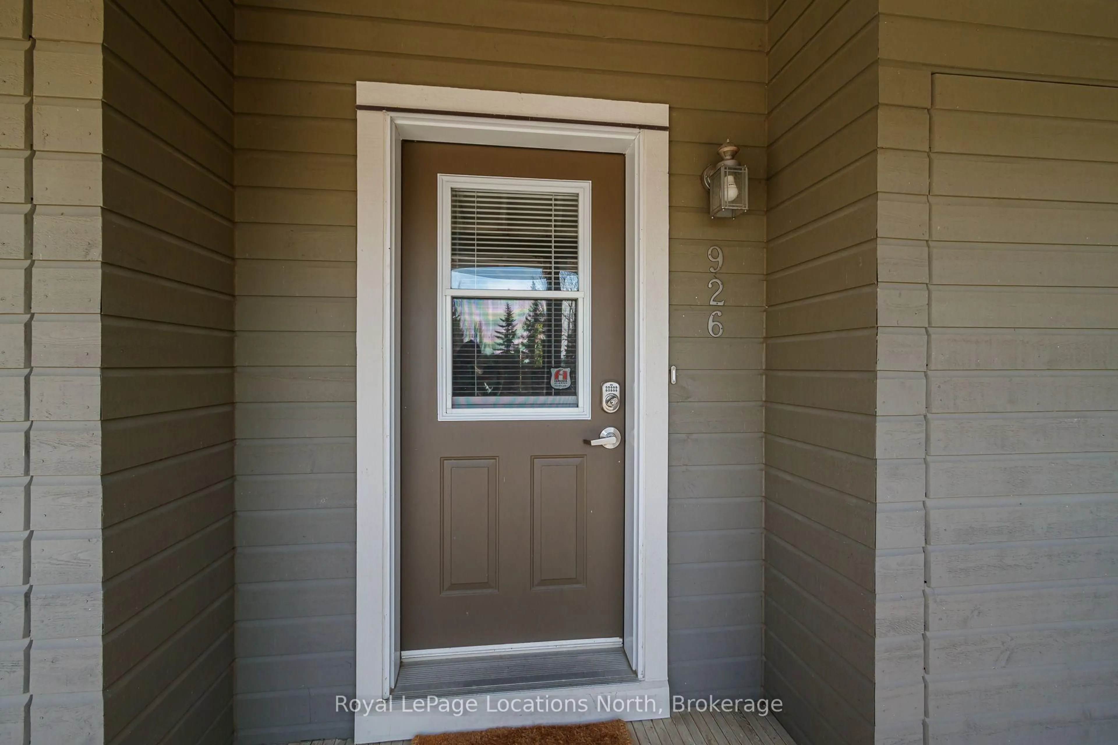 Indoor entryway for 926 Cedar Pointe Crt #5, Collingwood Ontario L9Y 5C7