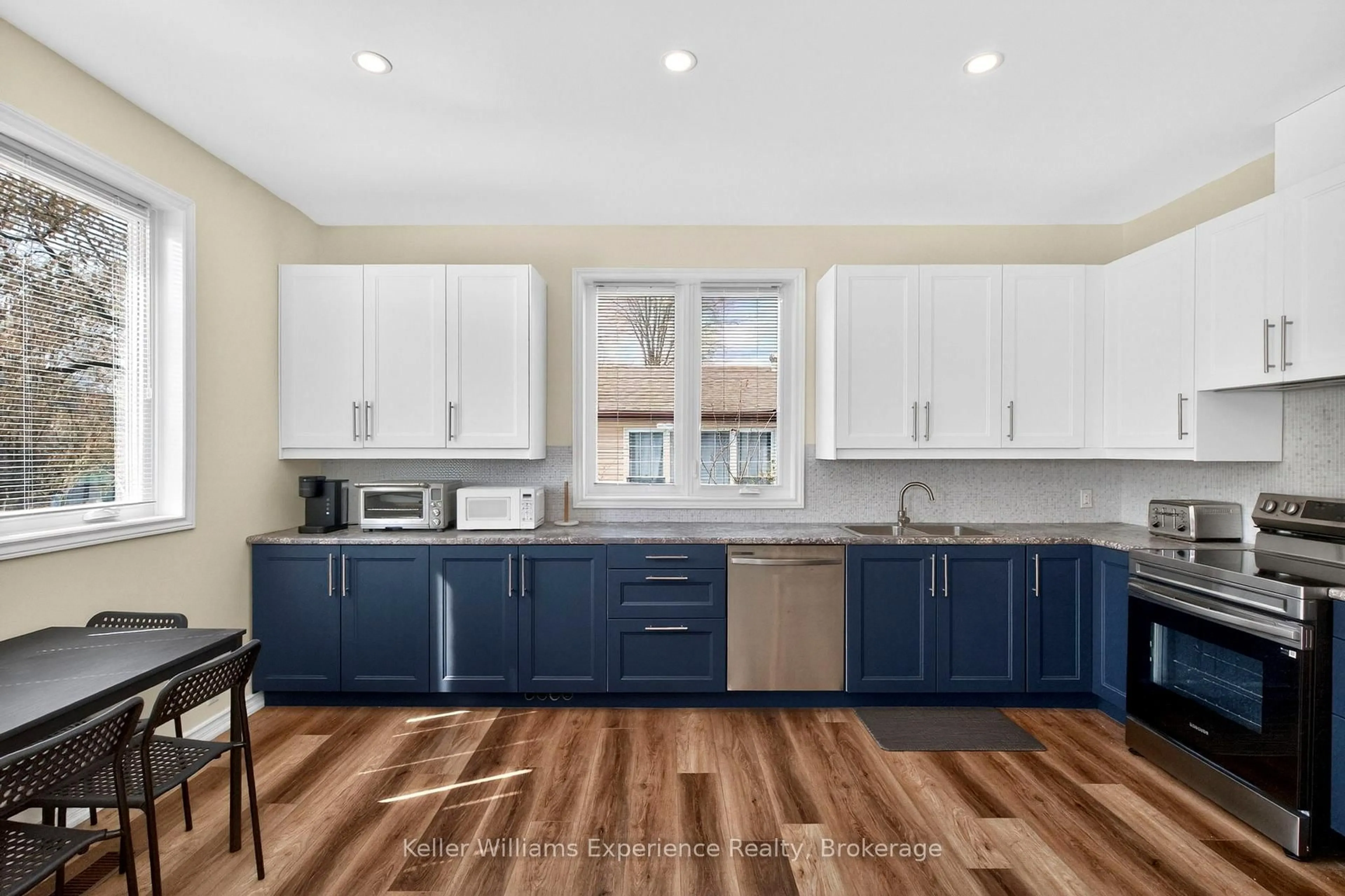 Open concept kitchen, ceramic/tile floor for 175 Elizabeth St, Midland Ontario L4R 1Y3