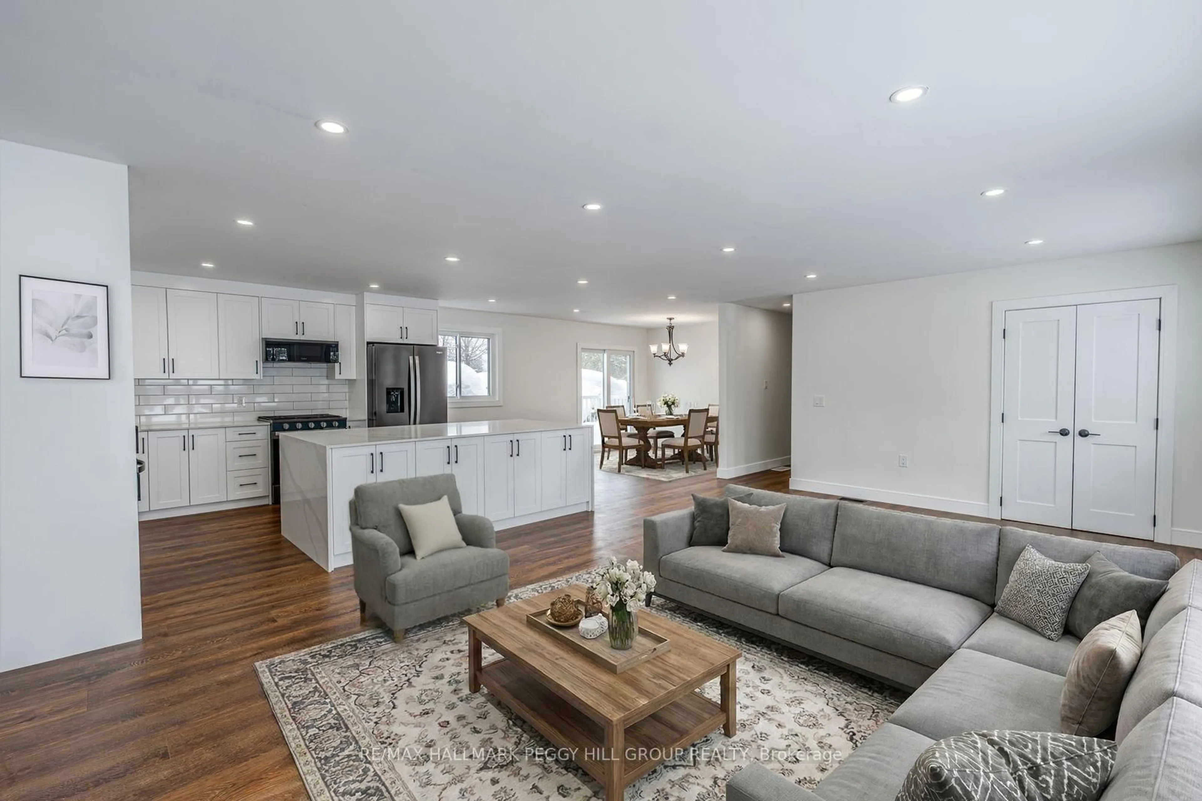 Living room with furniture, unknown for 386 Peter St, Orillia Ontario L3V 5A7