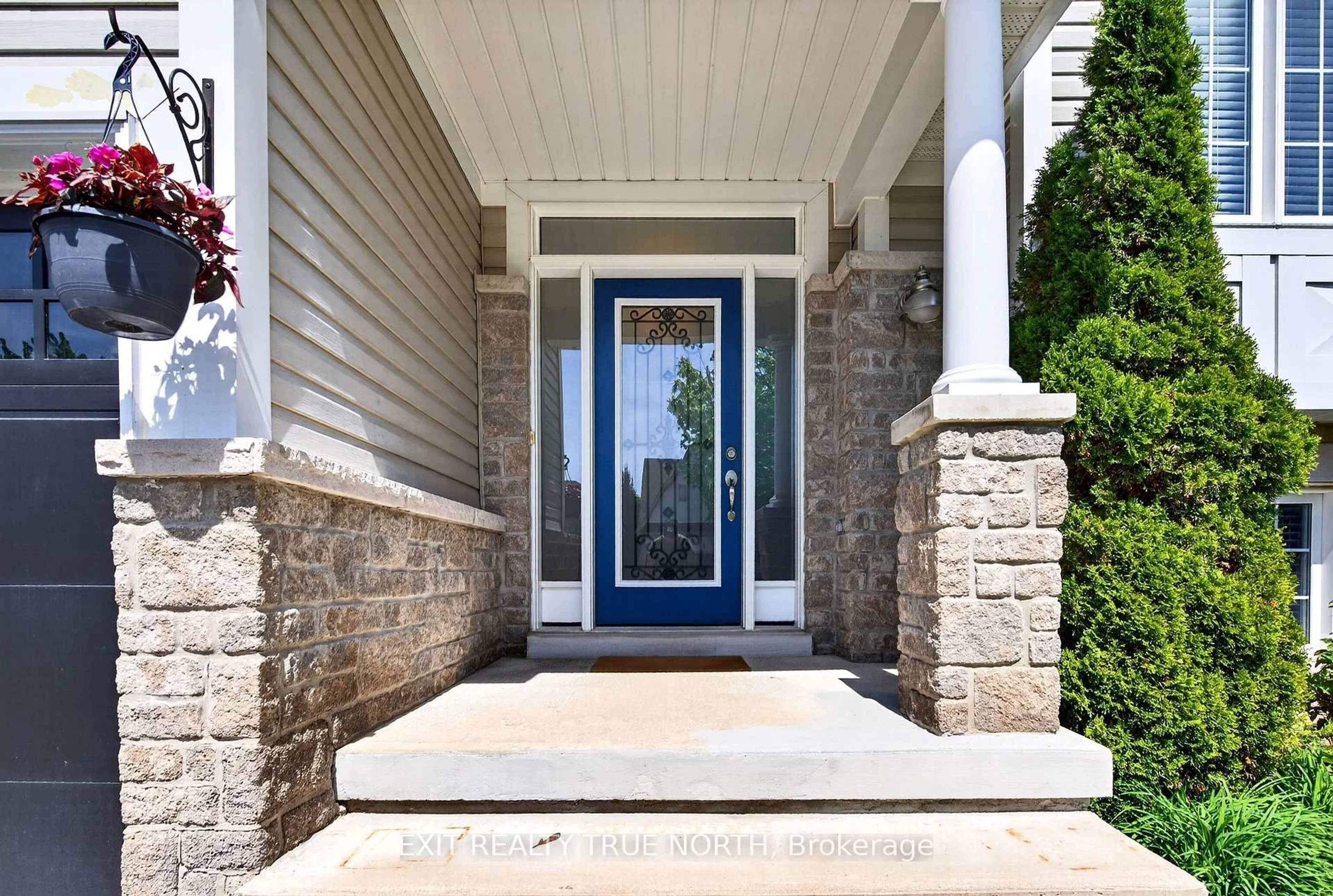 Indoor entryway for 27 Grand Poplar Lane, Wasaga Beach Ontario L9Z 0C7