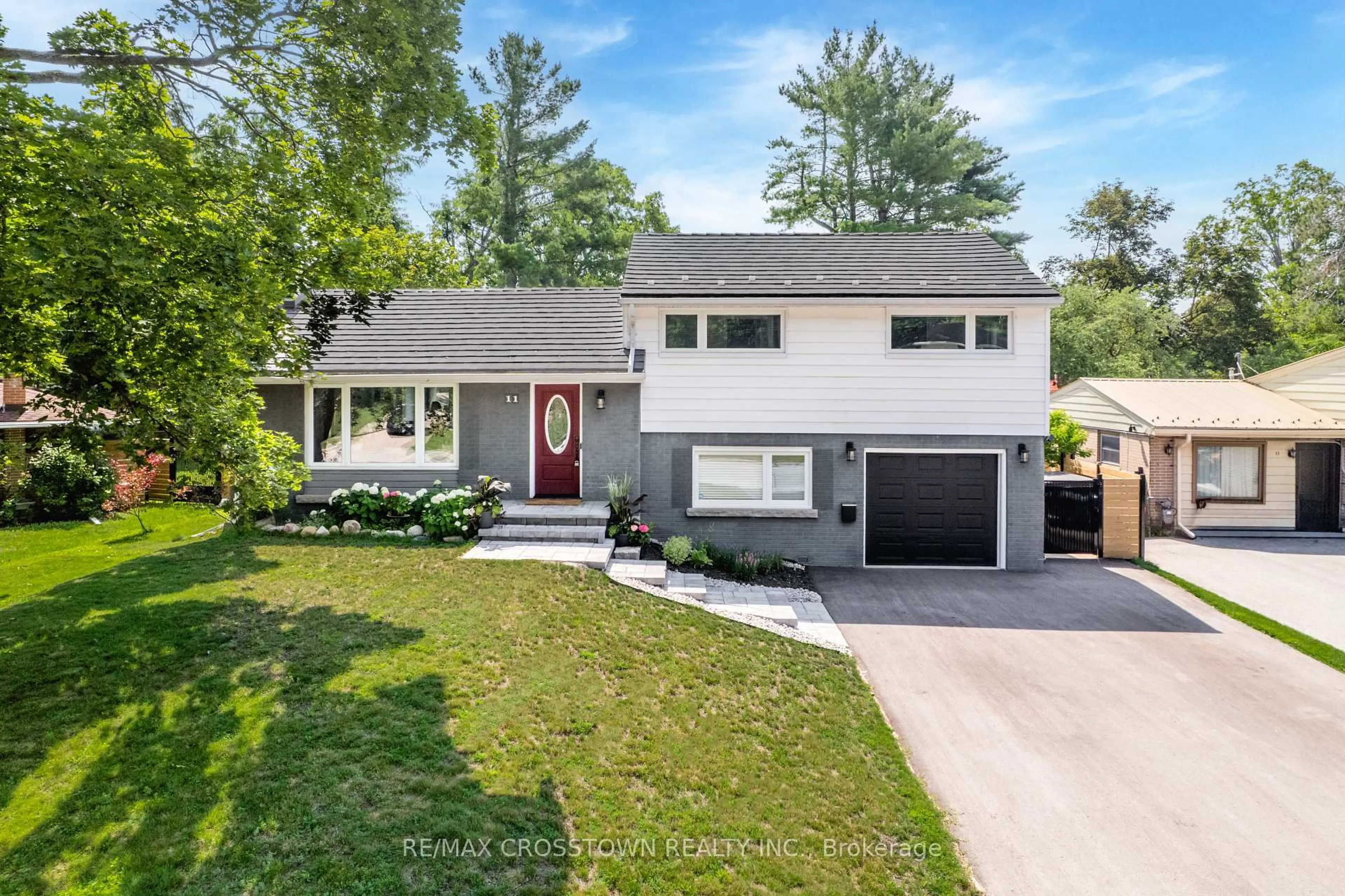 Home with vinyl exterior material, street for 11 Castle Dr, Barrie Ontario L4N 1P7