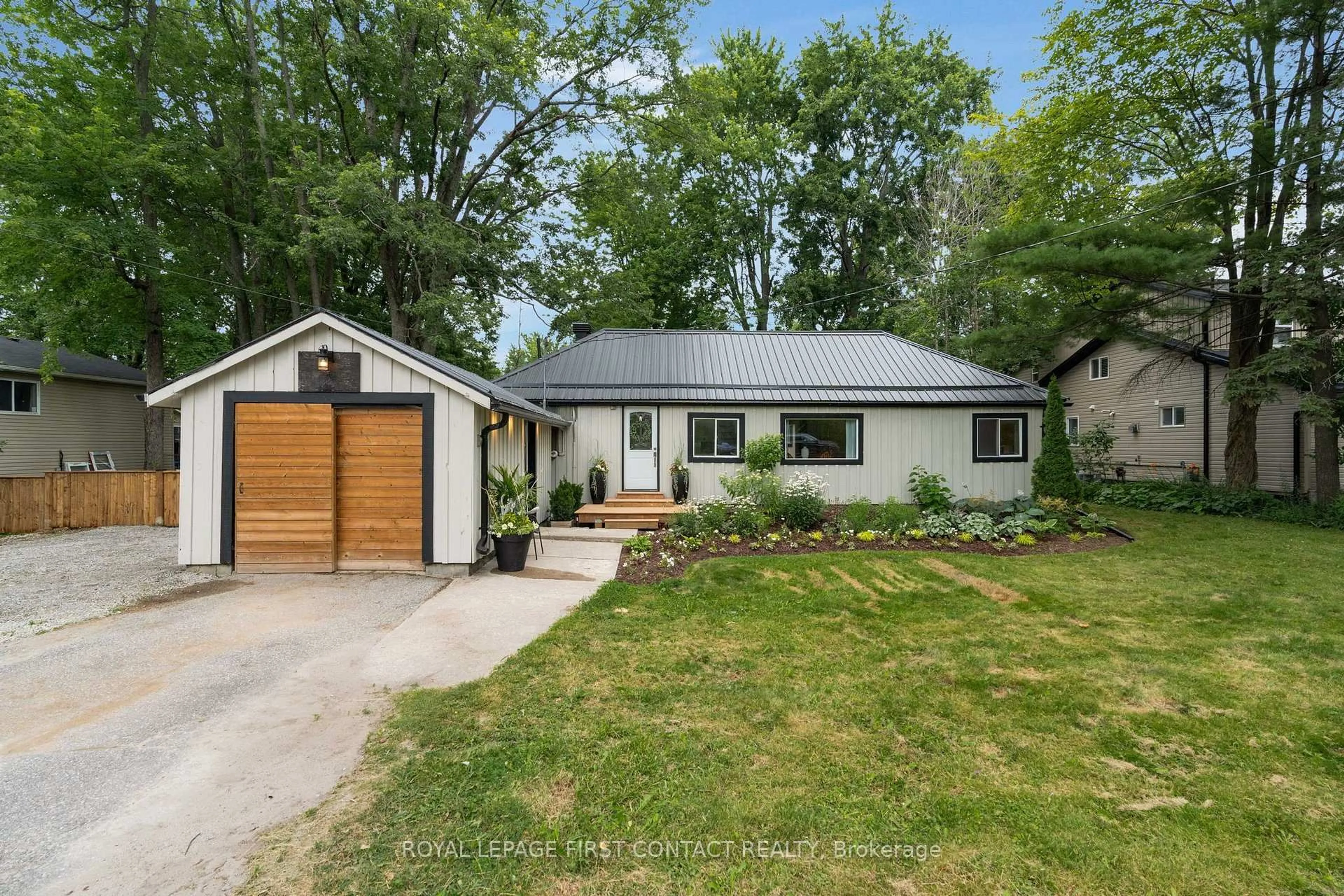 Home with vinyl exterior material, street for 3403 Bayou Rd, Severn Ontario L3V 6H3