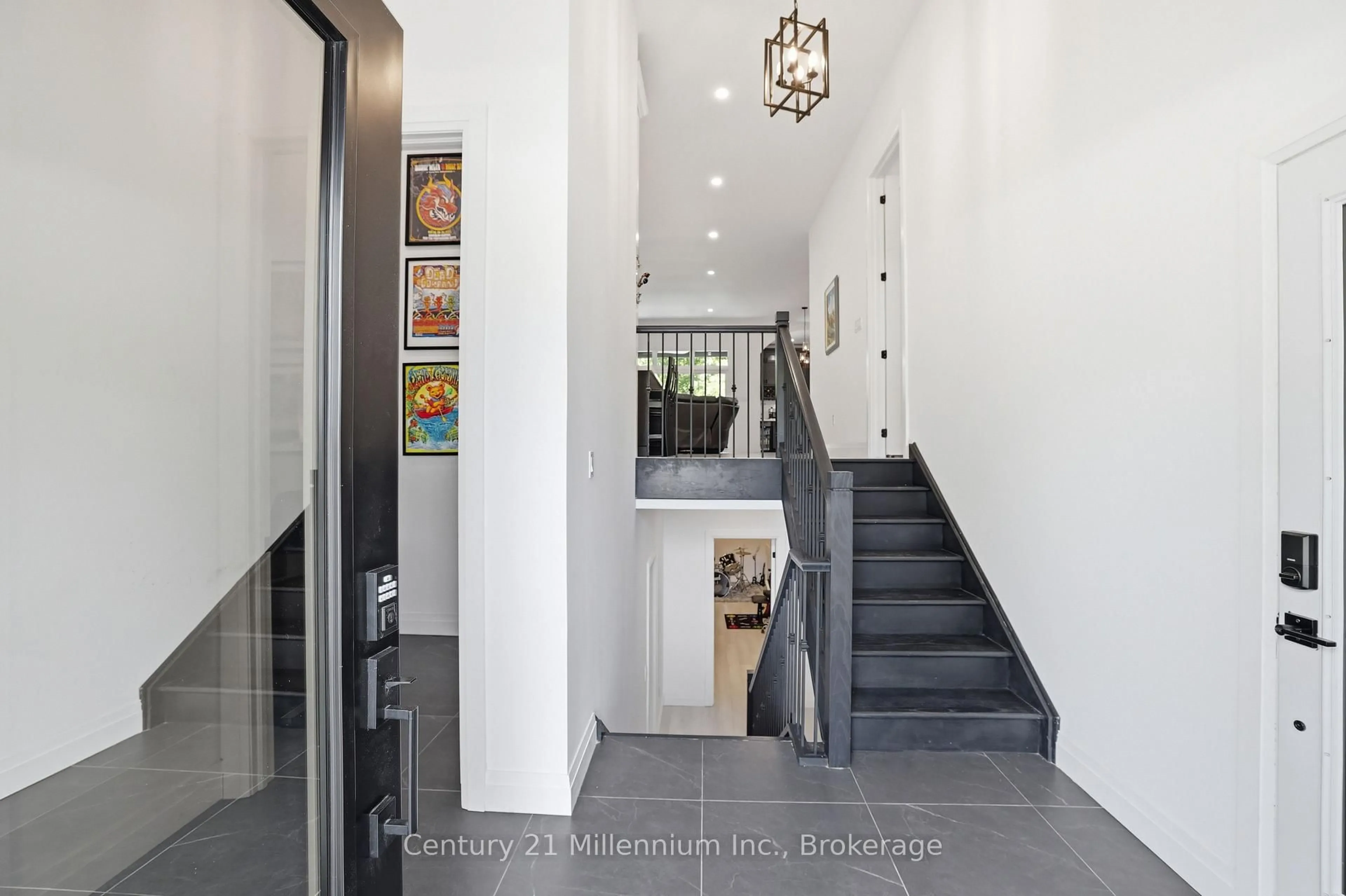 Indoor foyer for 113 Smallman Dr, Wasaga Beach Ontario L9Z 1L3