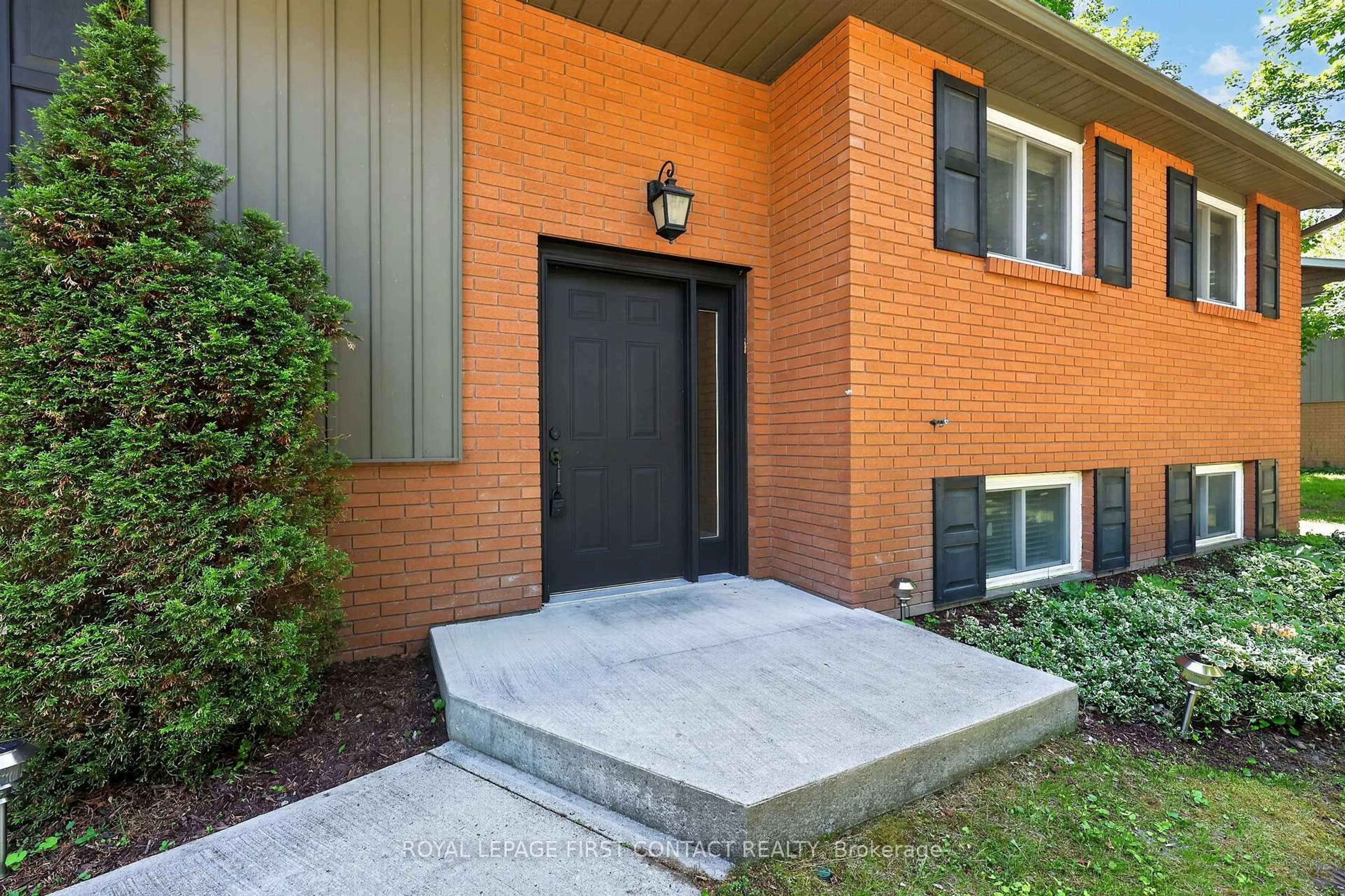 Home with brick exterior material, street for 60 Willow Landing Rd, Springwater Ontario L9X 0P9