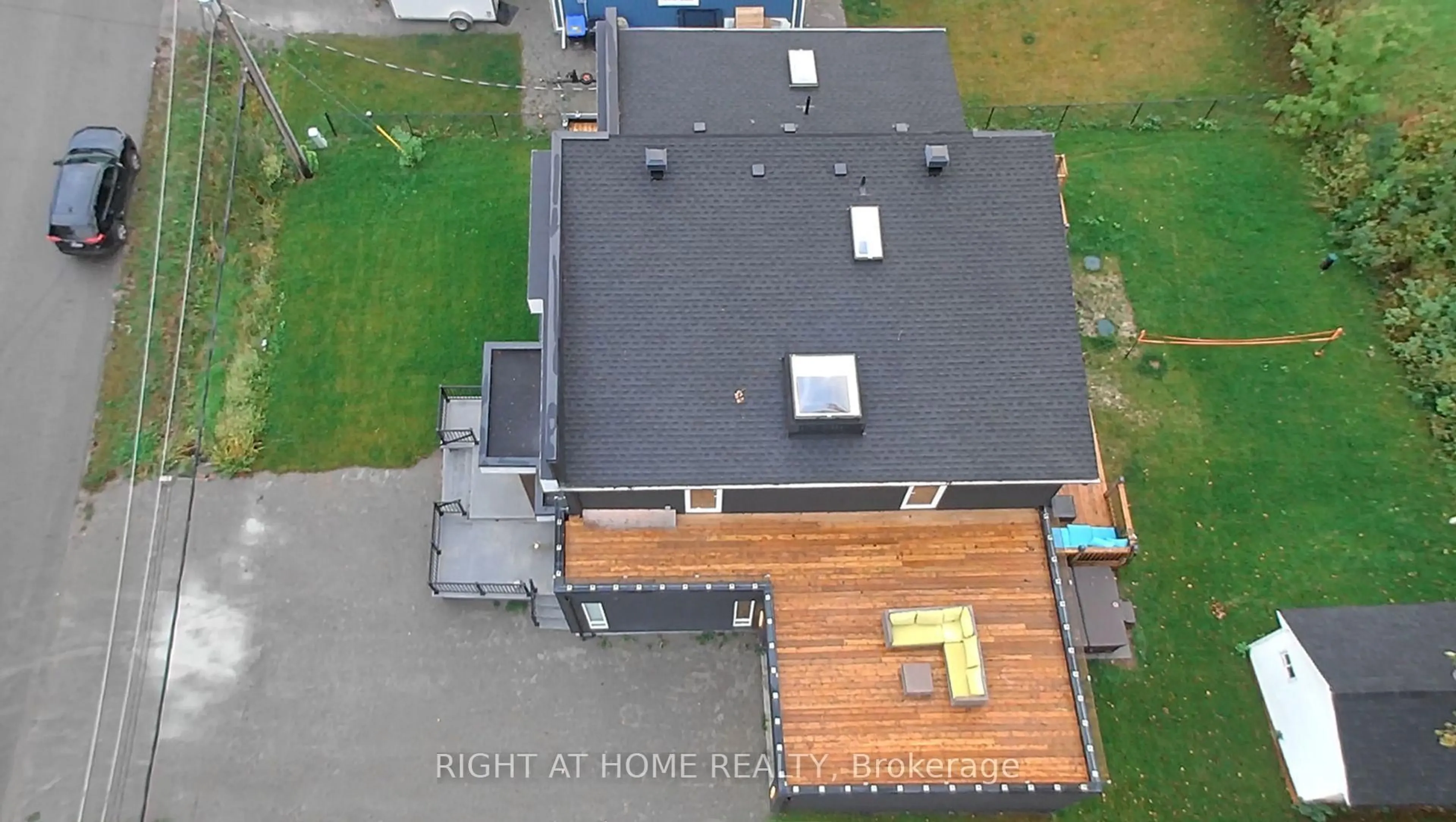 A pic from outside/outdoor area/front of a property/back of a property/a pic from drone, building for 56 Sallows Dr, Tay Ontario L0K 2A0