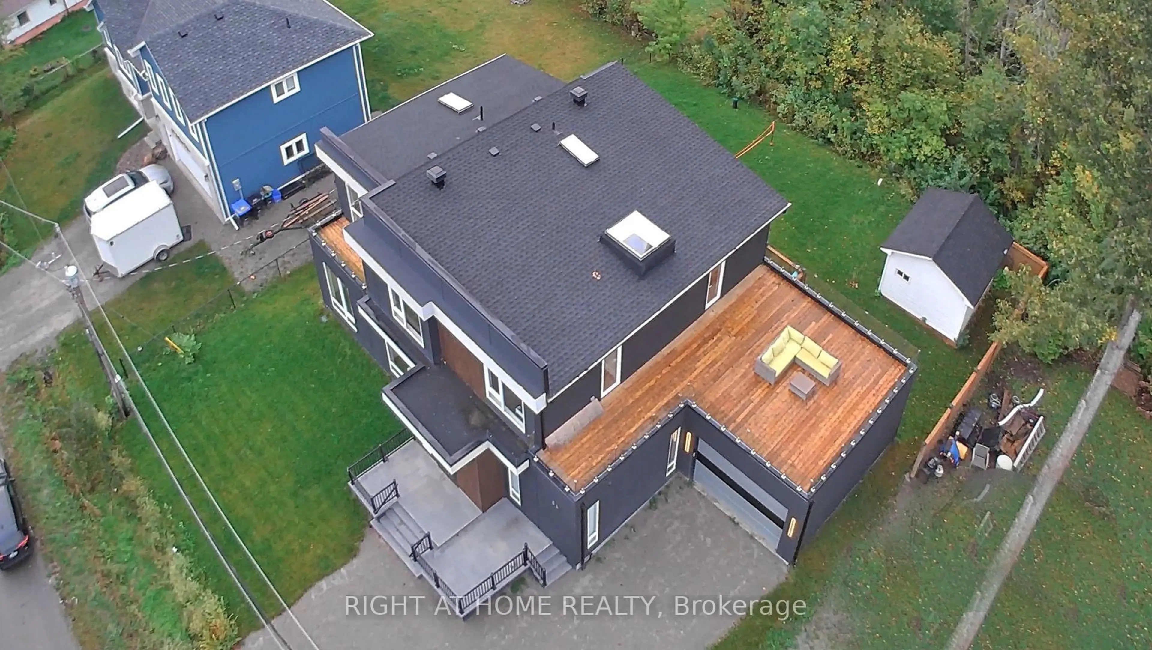 A pic from outside/outdoor area/front of a property/back of a property/a pic from drone, building for 56 Sallows Dr, Tay Ontario L0K 2A0