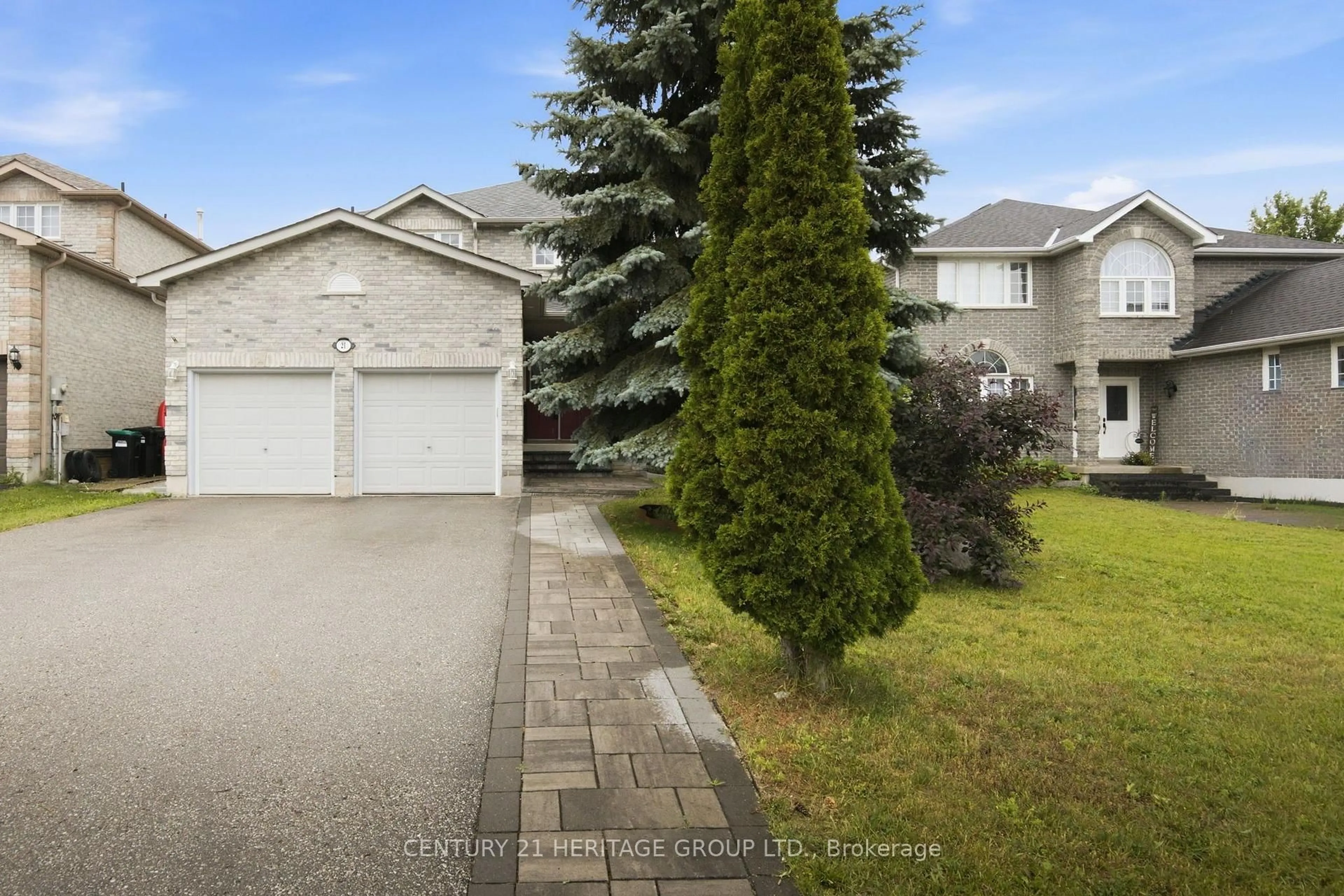 A pic from outside/outdoor area/front of a property/back of a property/a pic from drone, street for 21 Silvercreek Cres, Barrie Ontario L4N 0Z8