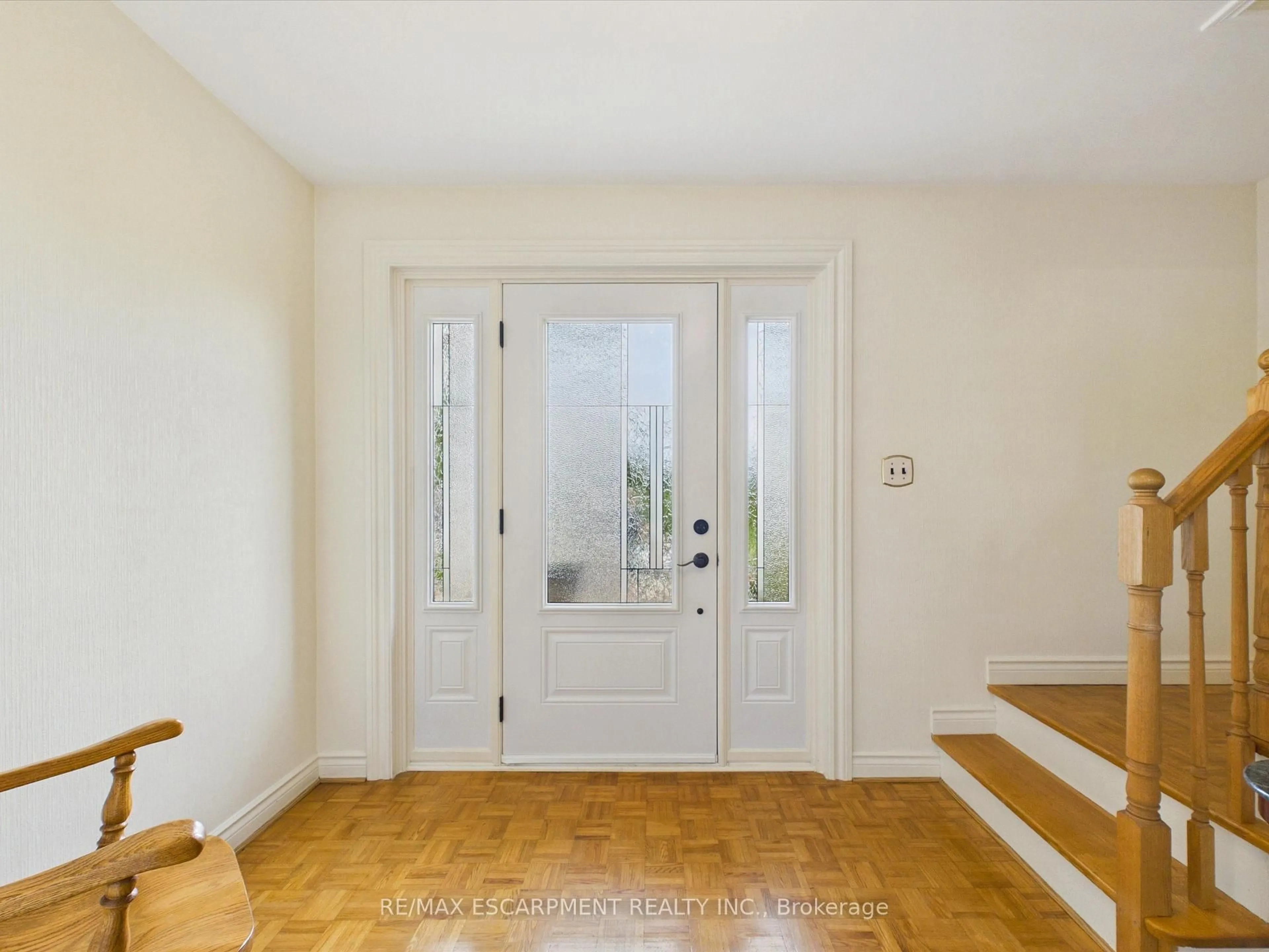 Indoor entryway for 39 Orma Dr, Orillia Ontario L3V 4J7
