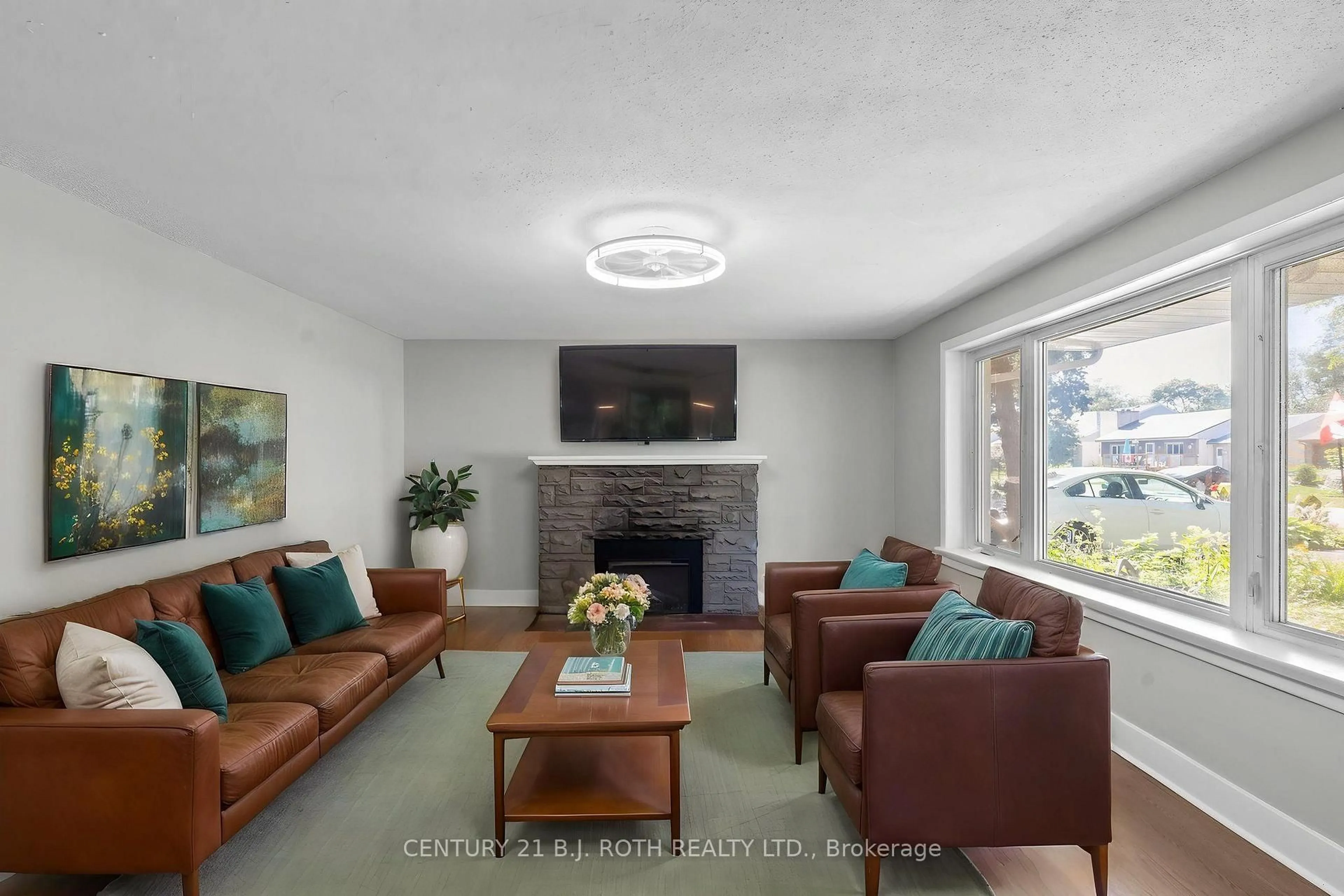 Living room with furniture, unknown for 323 Crawford St, Orillia Ontario L3V 1K2