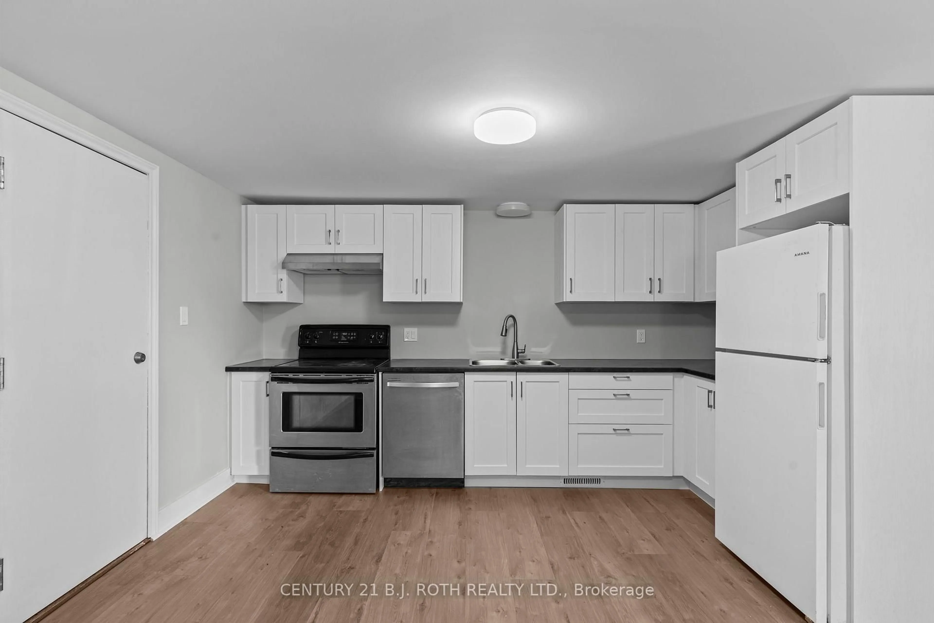 Standard kitchen, unknown for 323 Crawford St, Orillia Ontario L3V 1K2