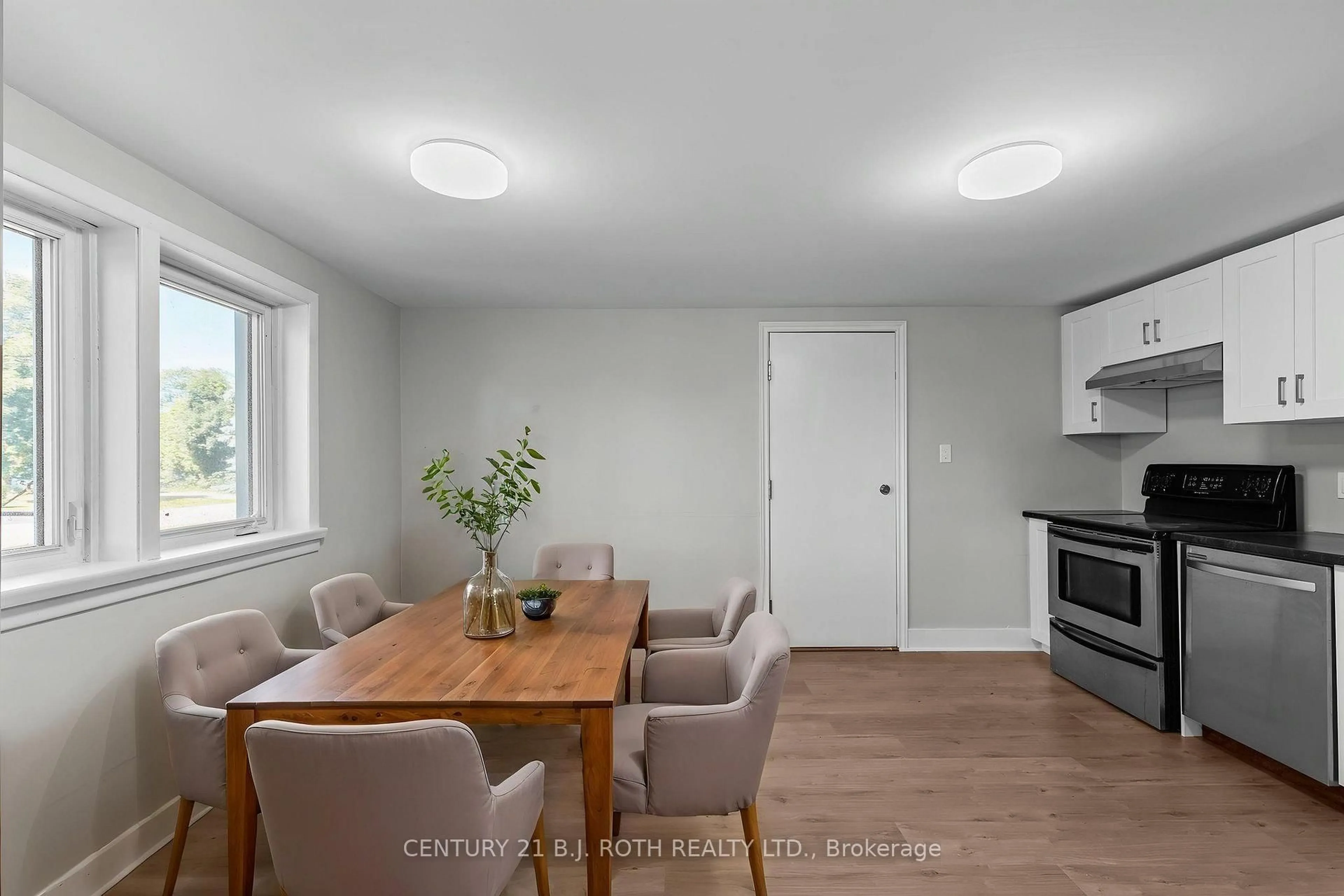 Open concept kitchen, unknown for 323 Crawford St, Orillia Ontario L3V 1K2