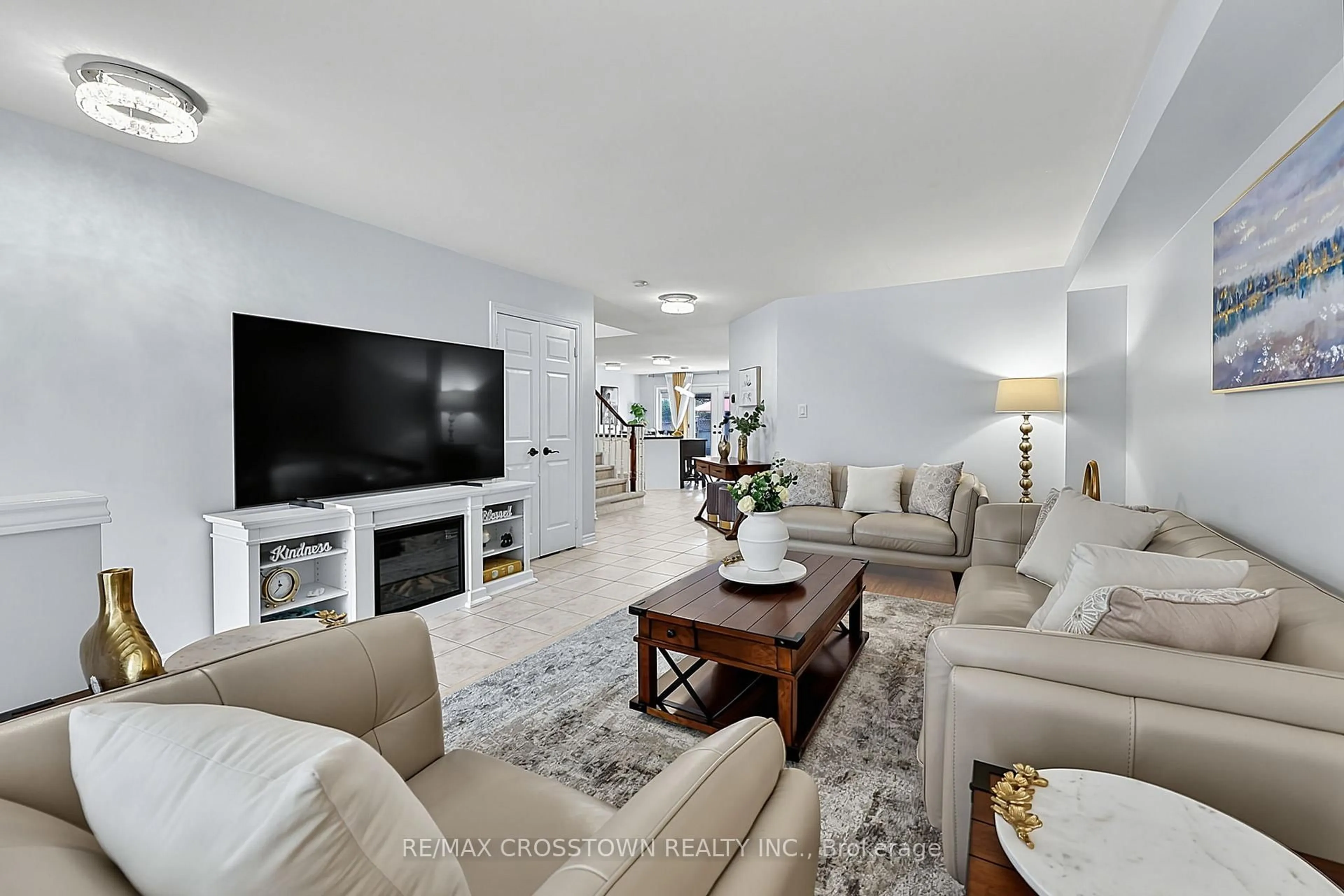 Living room with furniture, unknown for 41 RUSSELL HILL Dr, Barrie Ontario L4N 0C2
