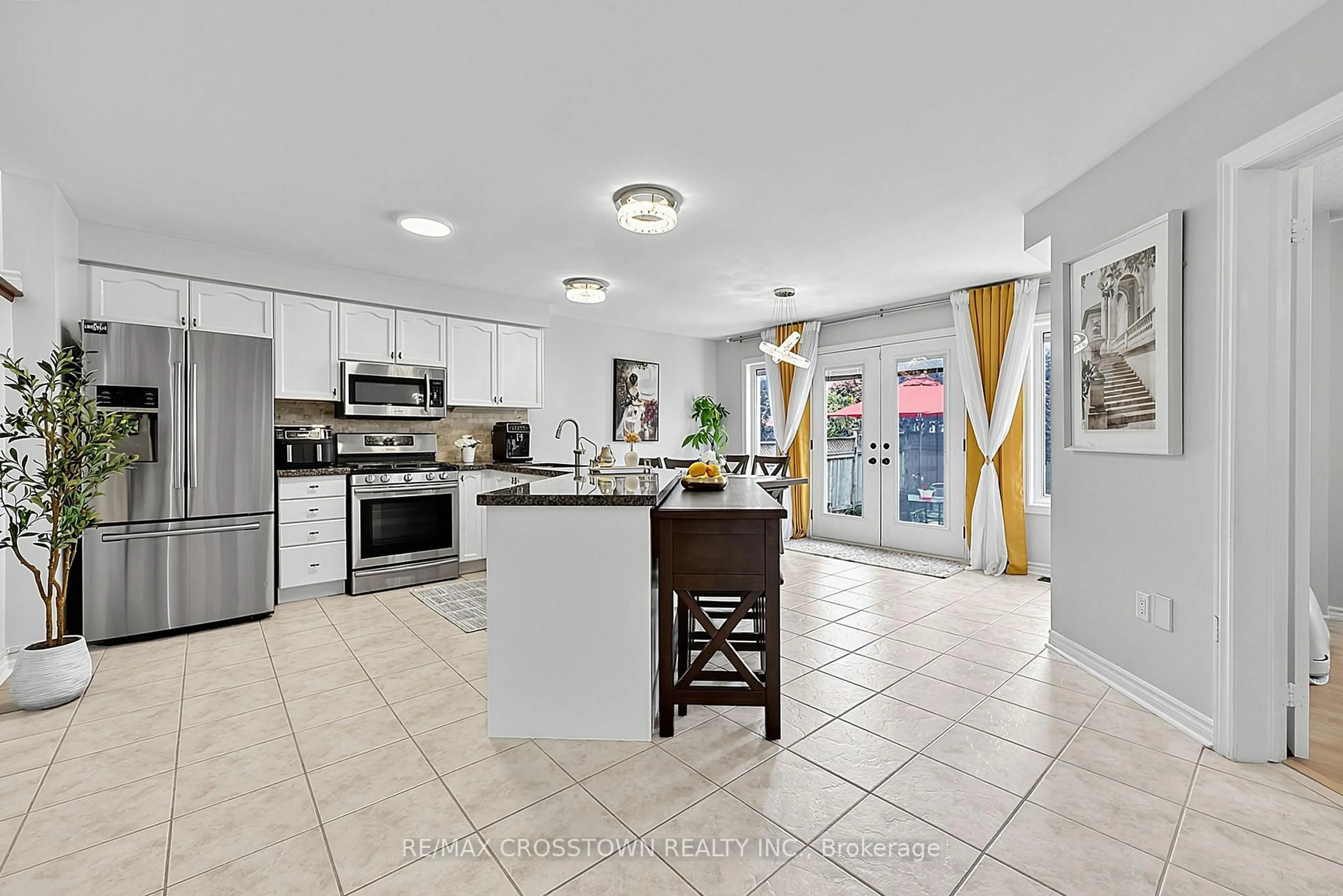 Open concept kitchen, ceramic/tile floor for 41 RUSSELL HILL Dr, Barrie Ontario L4N 0C2