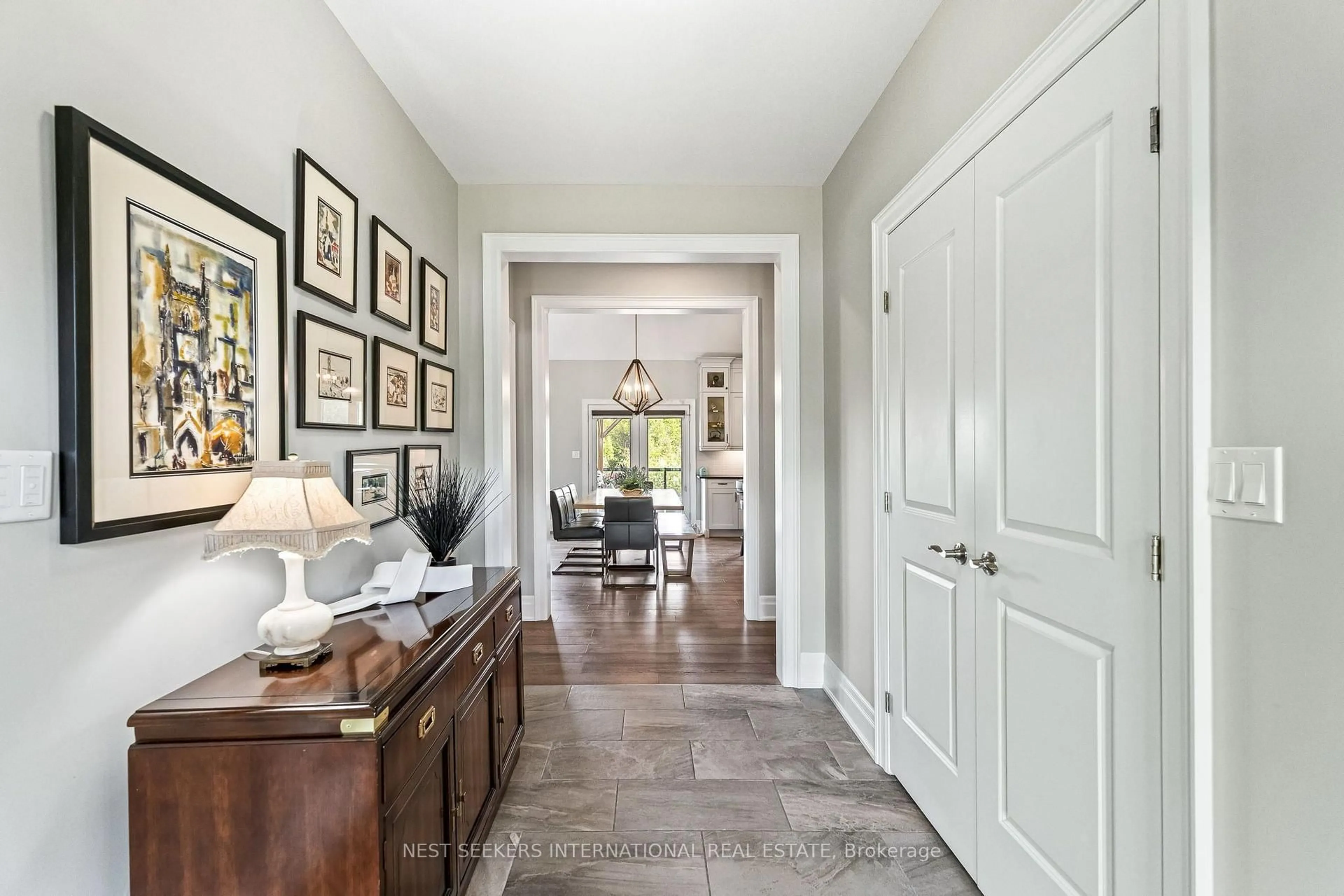 Indoor entryway for 7 Georgian Grande Dr, Oro-Medonte Ontario L0K 1E0