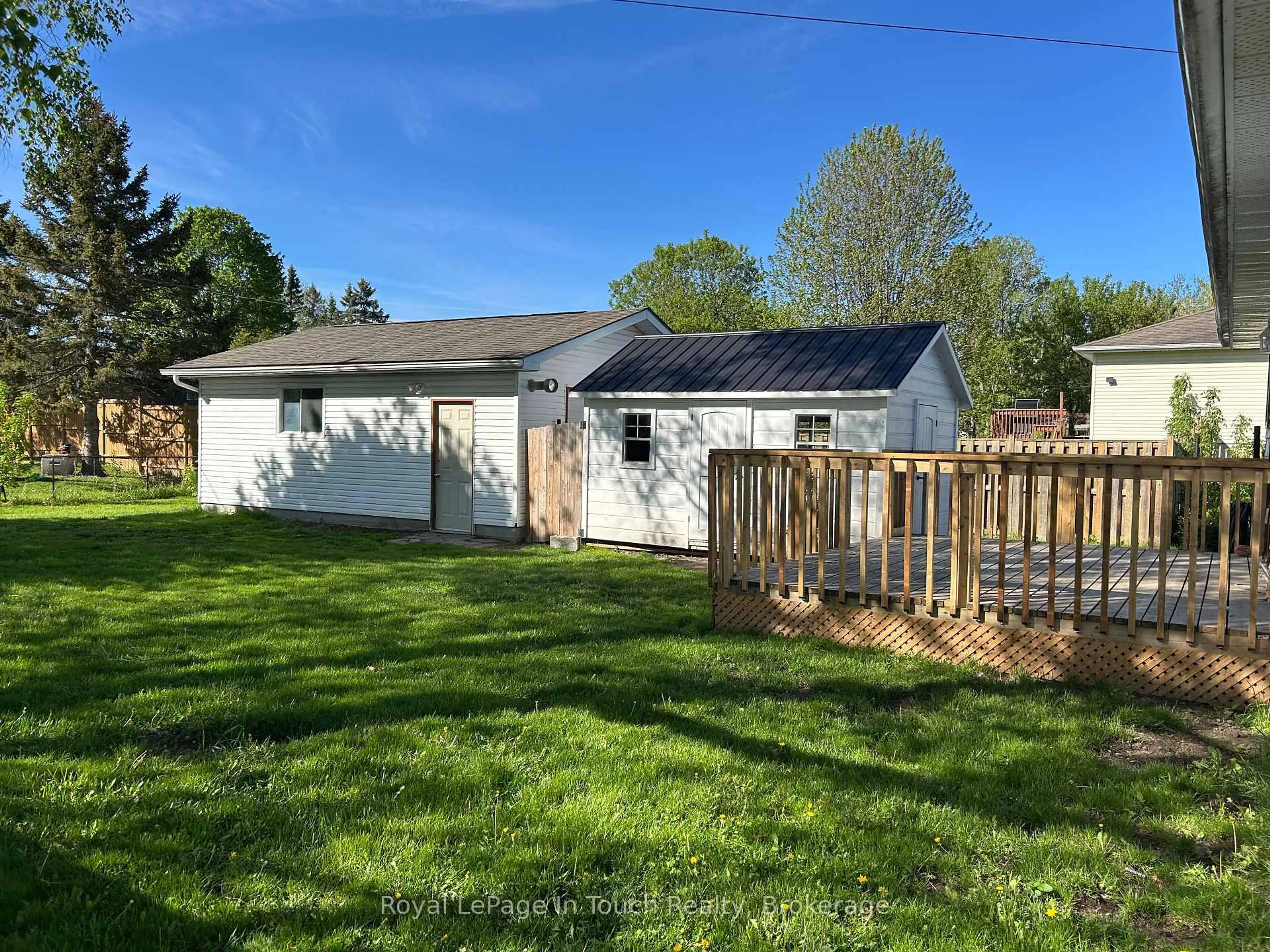 A pic from outside/outdoor area/front of a property/back of a property/a pic from drone, street for 317 Wardell St, Tay Ontario L0K 1R0