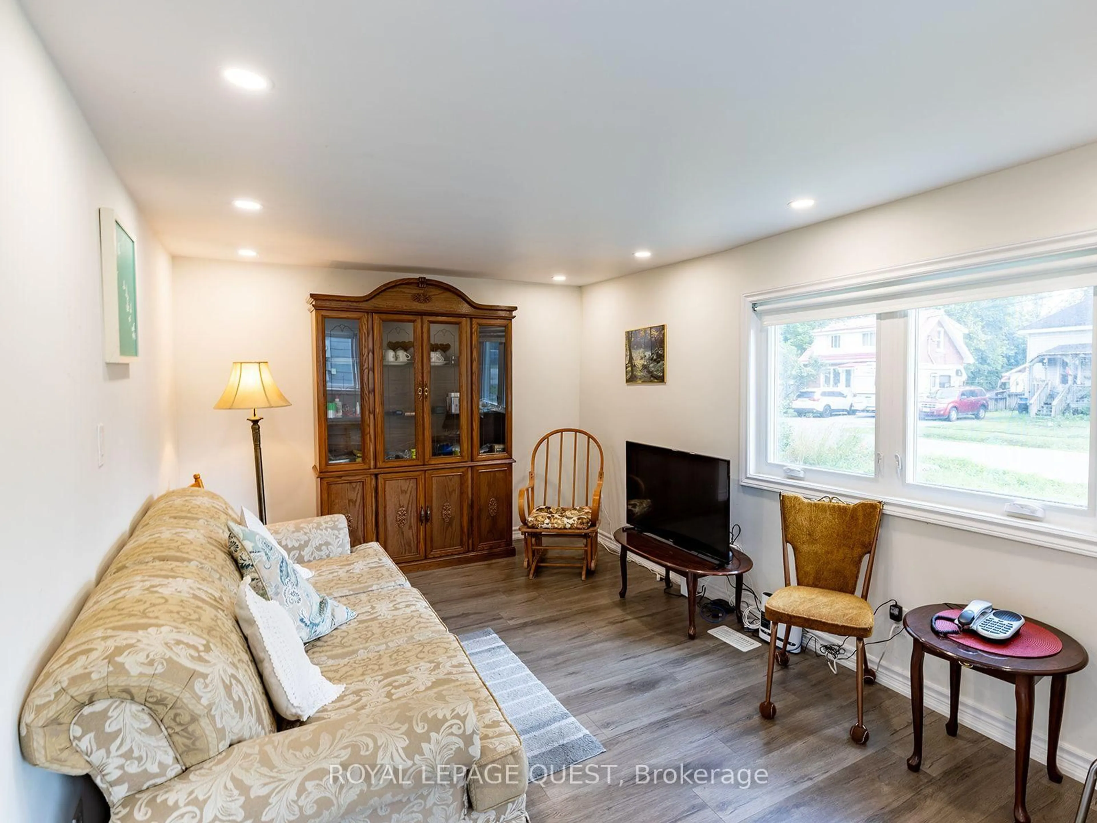 Living room with furniture, unknown for 239 Front St, Orillia Ontario L3V 4T1