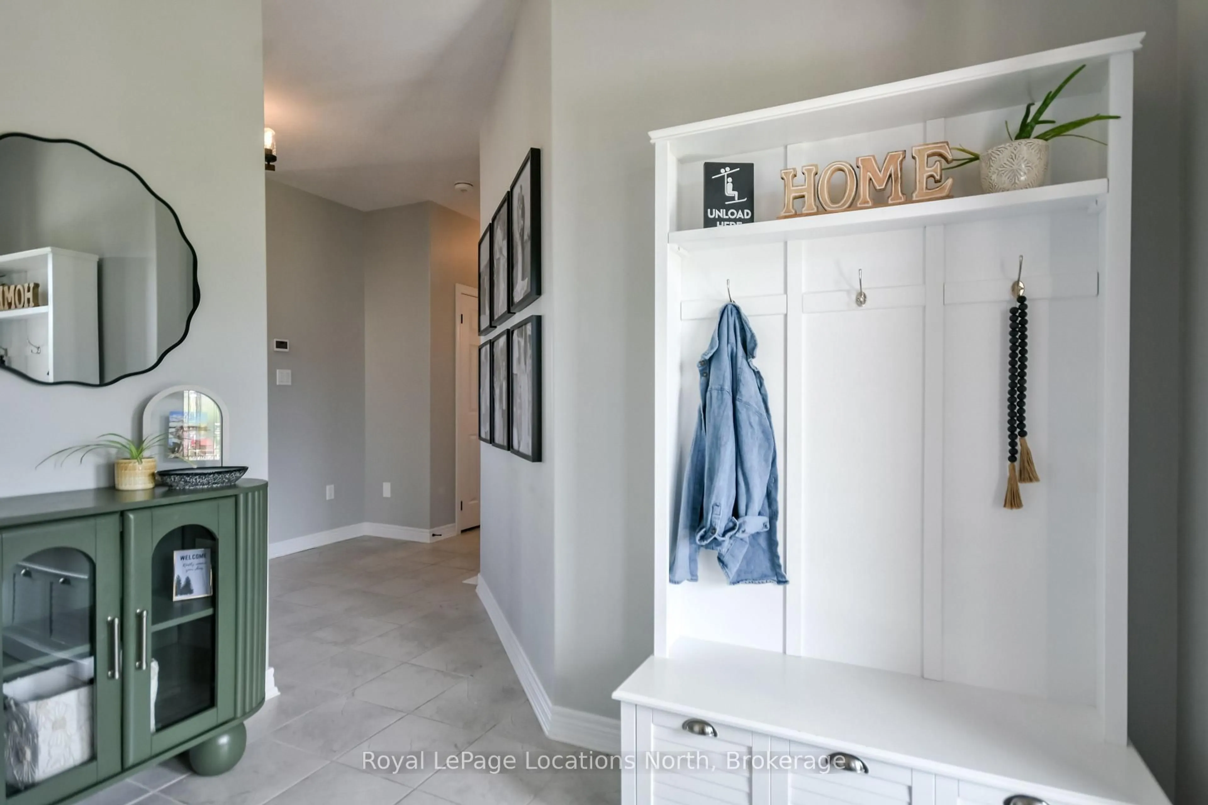 Indoor entryway for 25 Maidens Cres, Collingwood Ontario L9Y 3B7