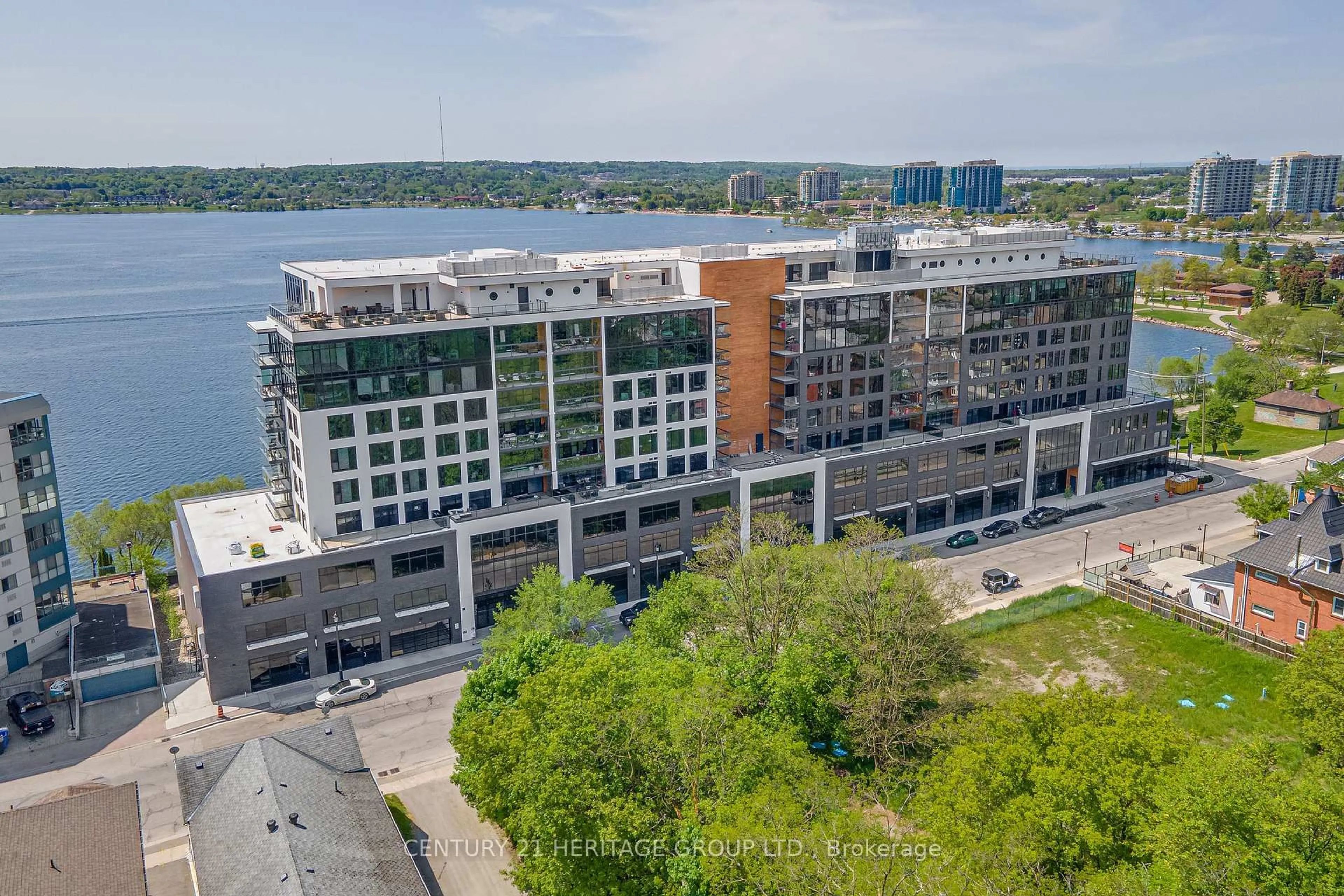 A pic from outside/outdoor area/front of a property/back of a property/a pic from drone, city buildings view from balcony for 185 Dunlop St #922, Barrie Ontario L4M 0L7