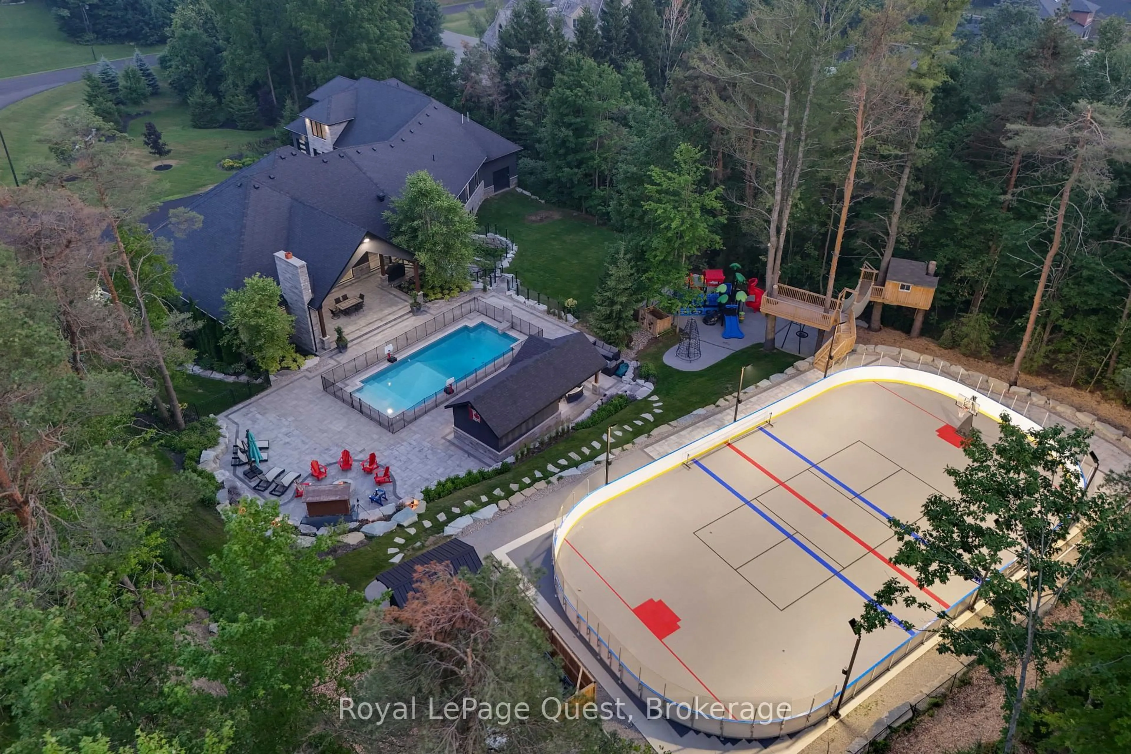 A pic from outside/outdoor area/front of a property/back of a property/a pic from drone, unknown for 8 Midves Crt, Springwater Ontario L9X 0P3