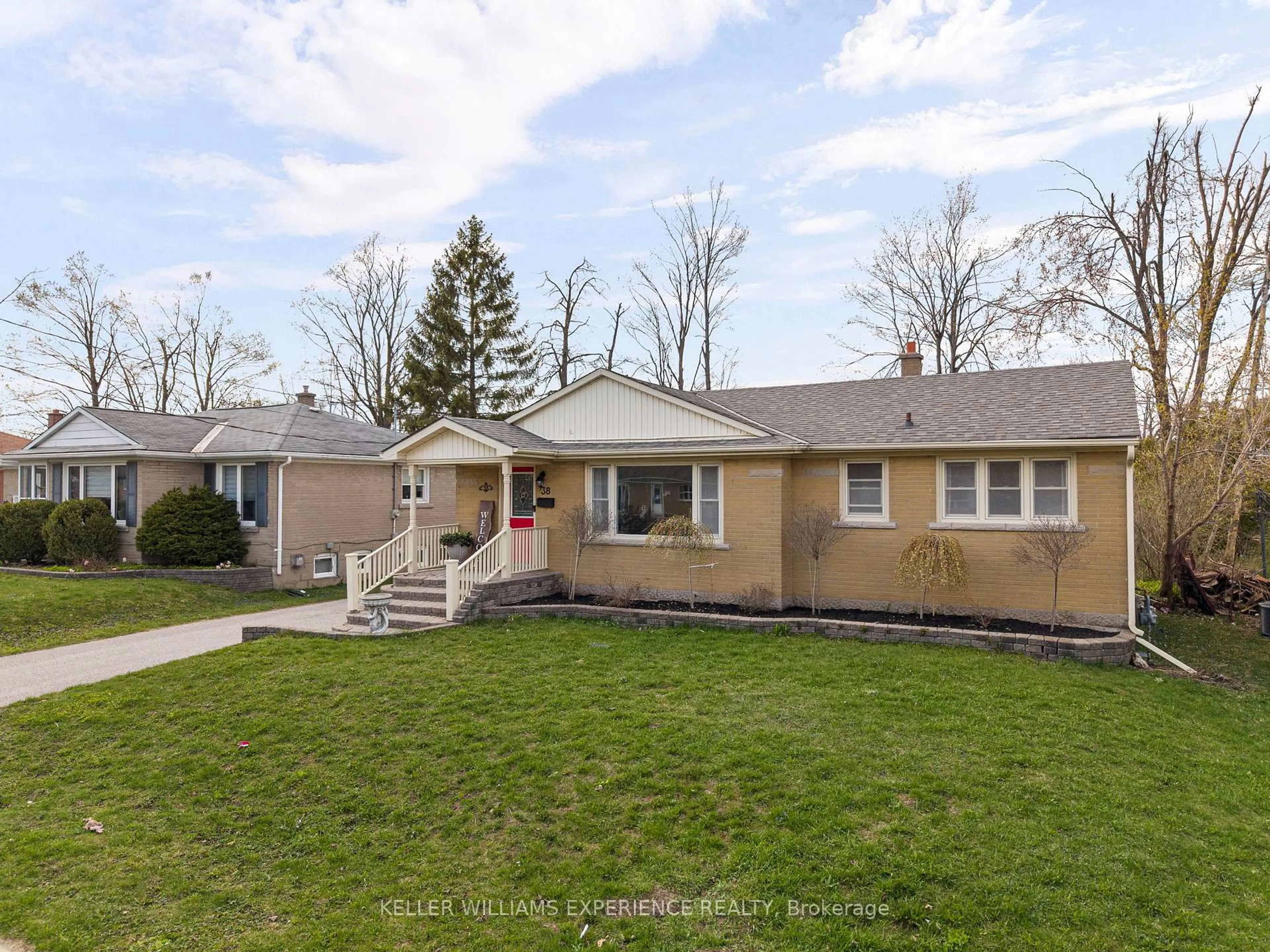 Unknown for 38 North St, Orillia Ontario L3V 3S5