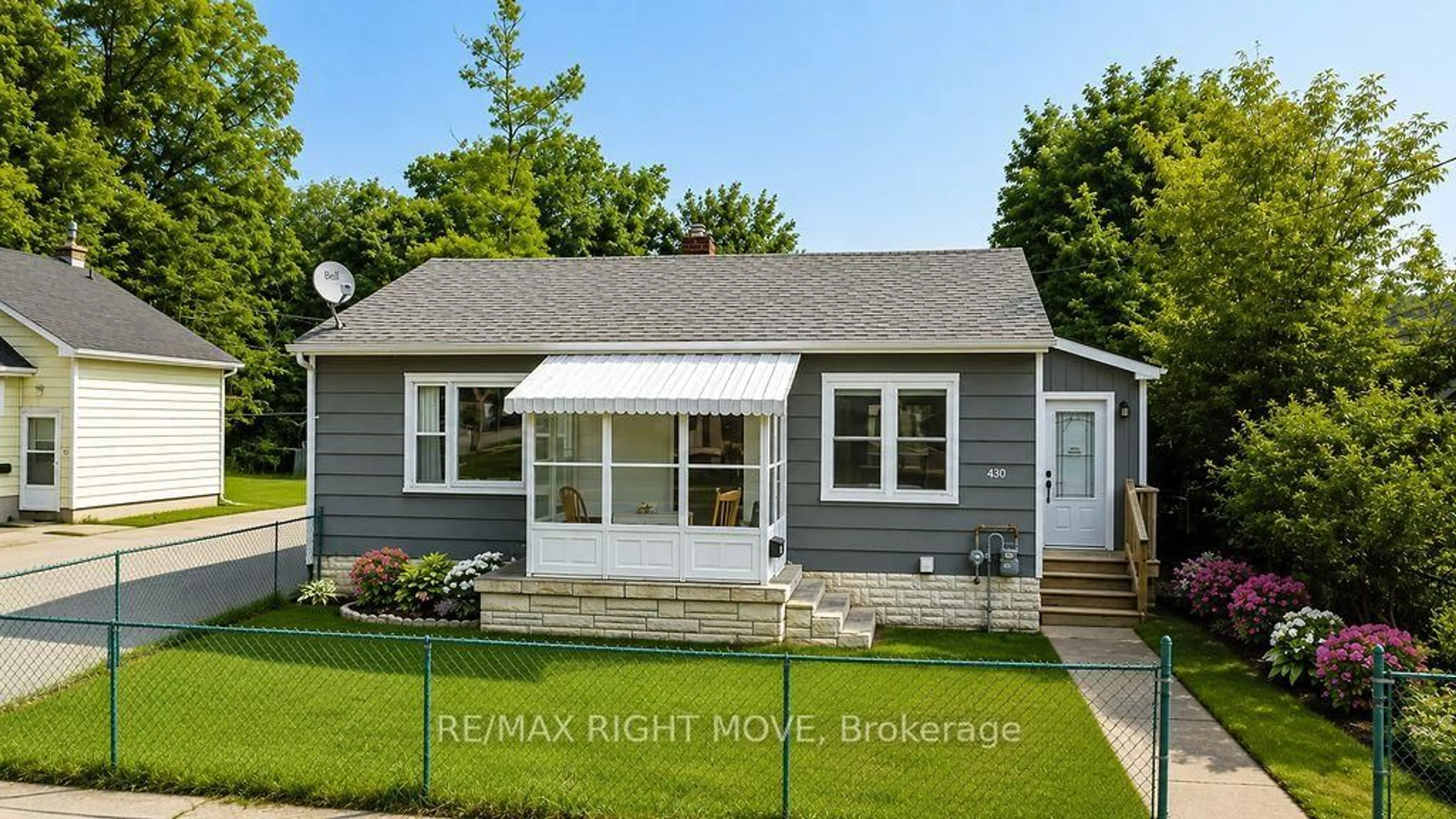 Home with vinyl exterior material, street for 430 Gill St, Orillia Ontario L3V 4K6