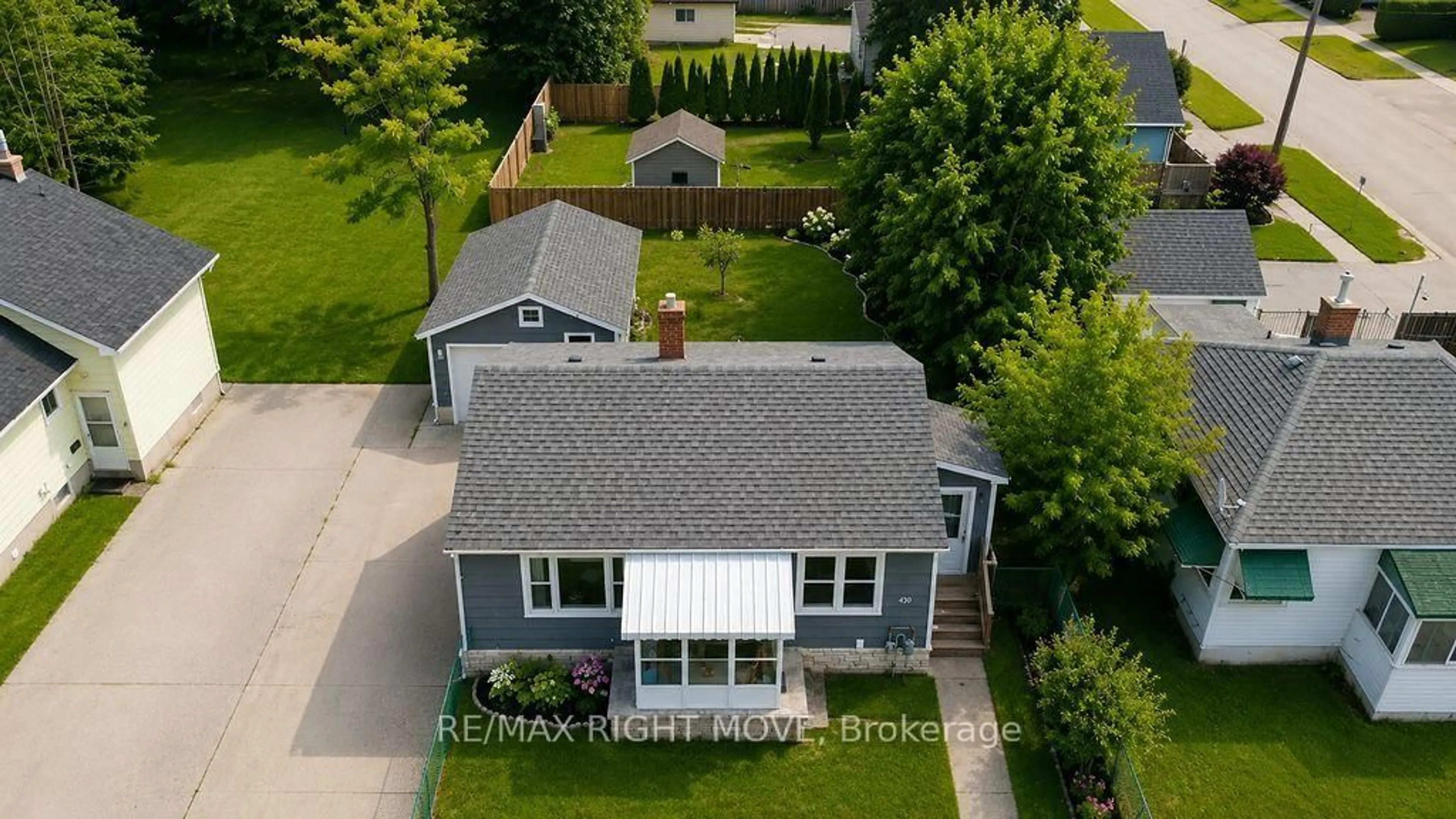 A pic from outside/outdoor area/front of a property/back of a property/a pic from drone, street for 430 Gill St, Orillia Ontario L3V 4K6