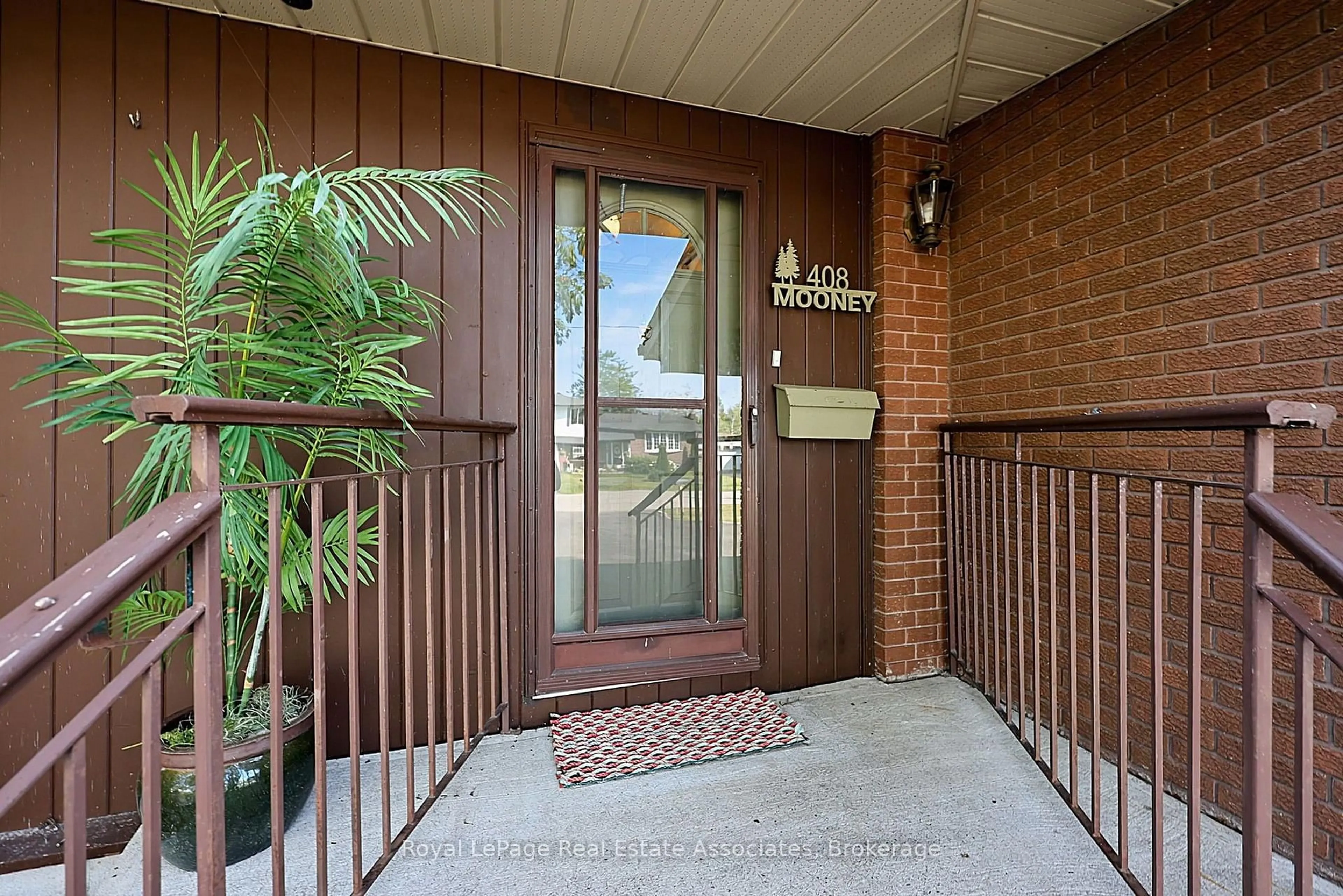 Indoor entryway for 408 Mooney Cres, Orillia Ontario L3V 6R4