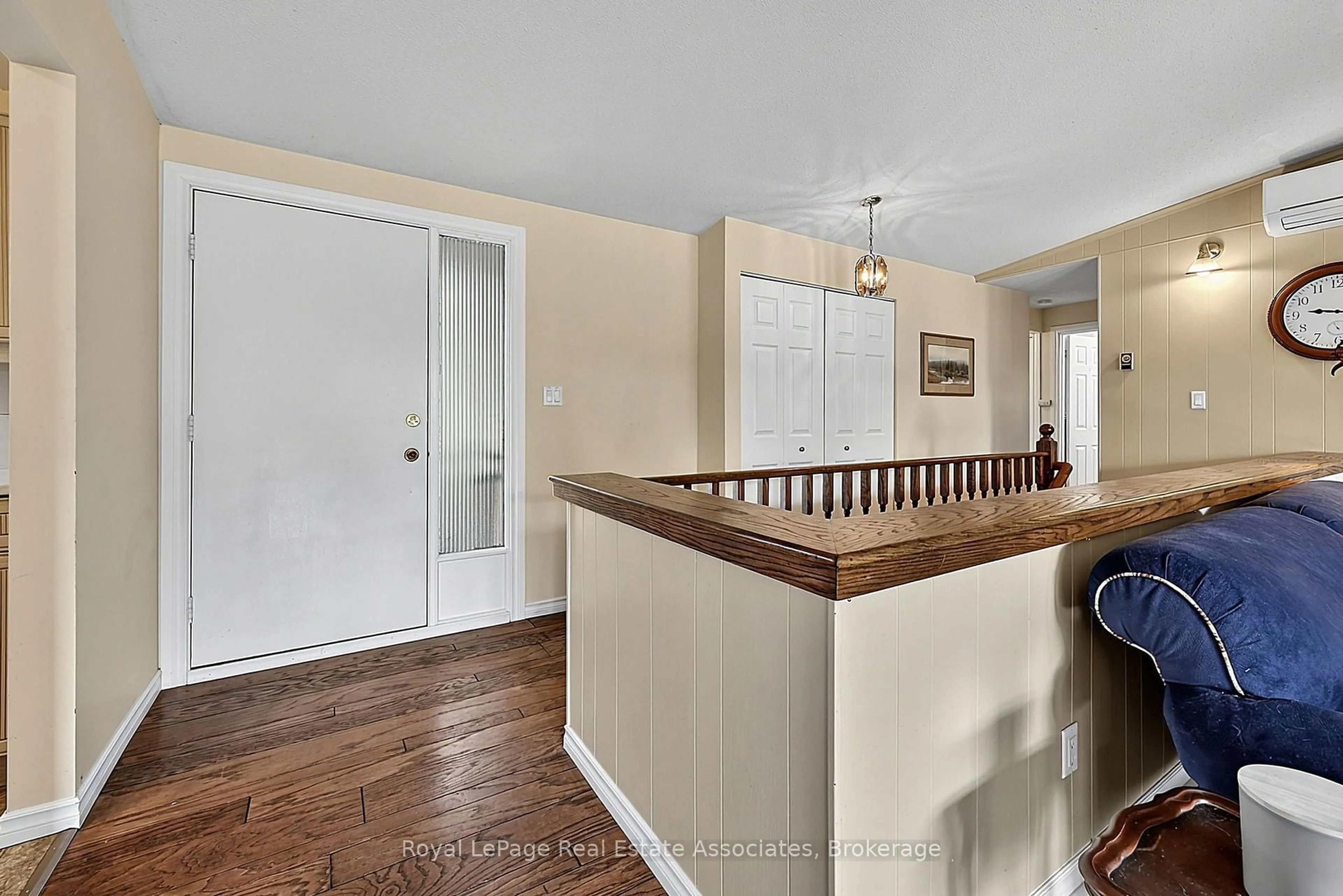 Indoor entryway for 408 Mooney Cres, Orillia Ontario L3V 6R4