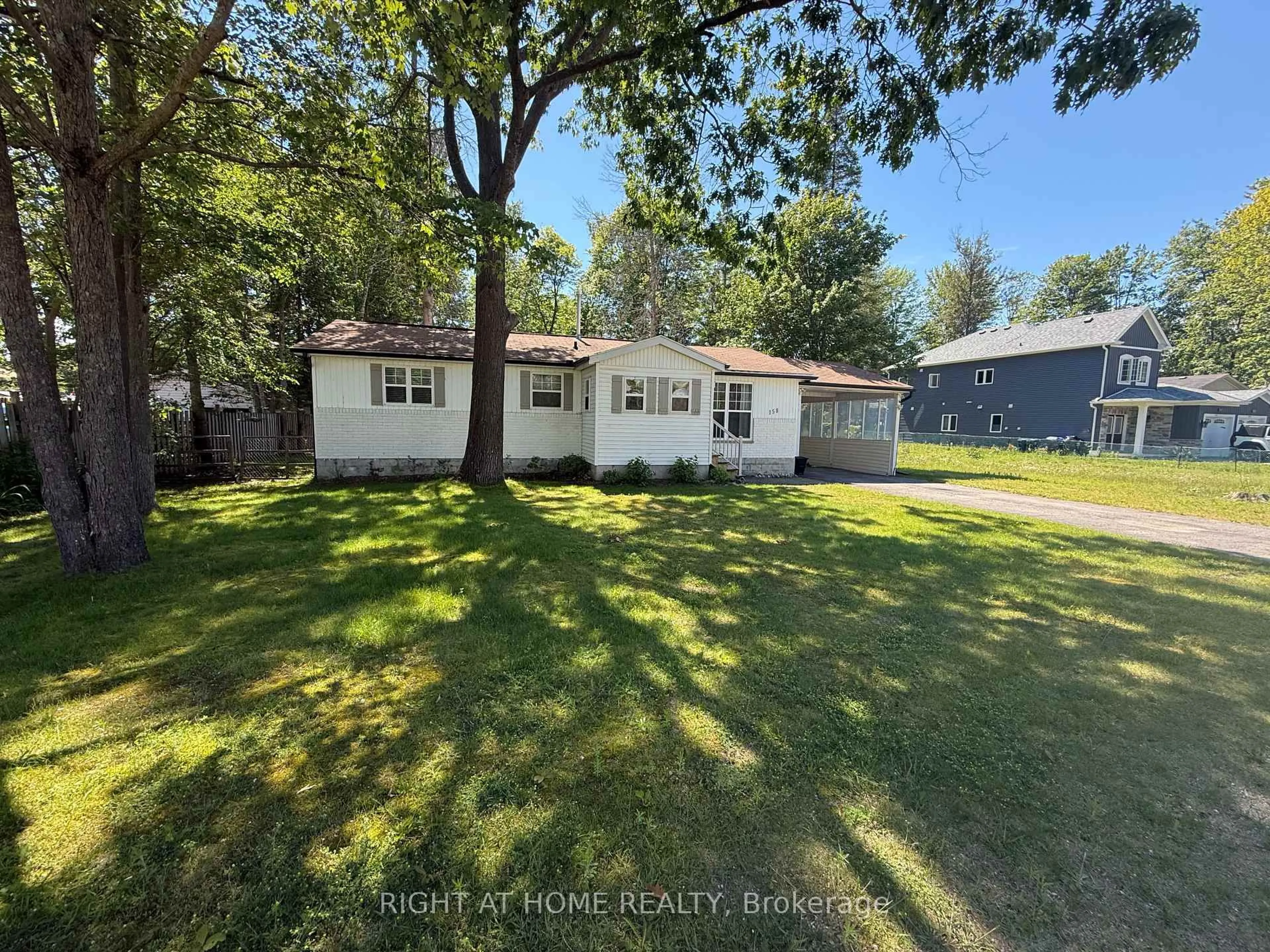 A pic from outside/outdoor area/front of a property/back of a property/a pic from drone, water/lake/river/ocean view for 158 Zoo Park Rd, Wasaga Beach Ontario L9Z 2P2