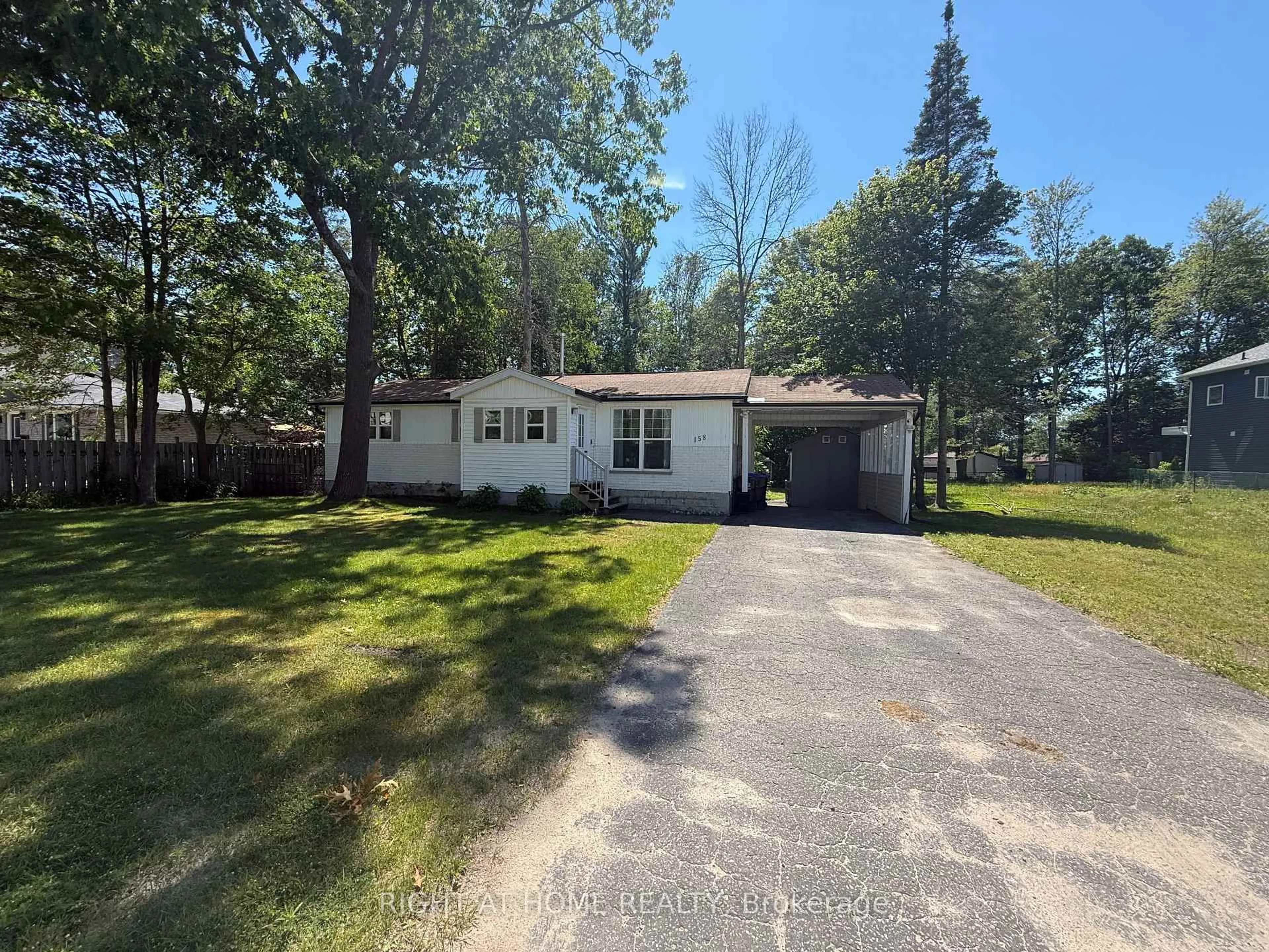 A pic from outside/outdoor area/front of a property/back of a property/a pic from drone, street for 158 Zoo Park Rd, Wasaga Beach Ontario L9Z 2P2