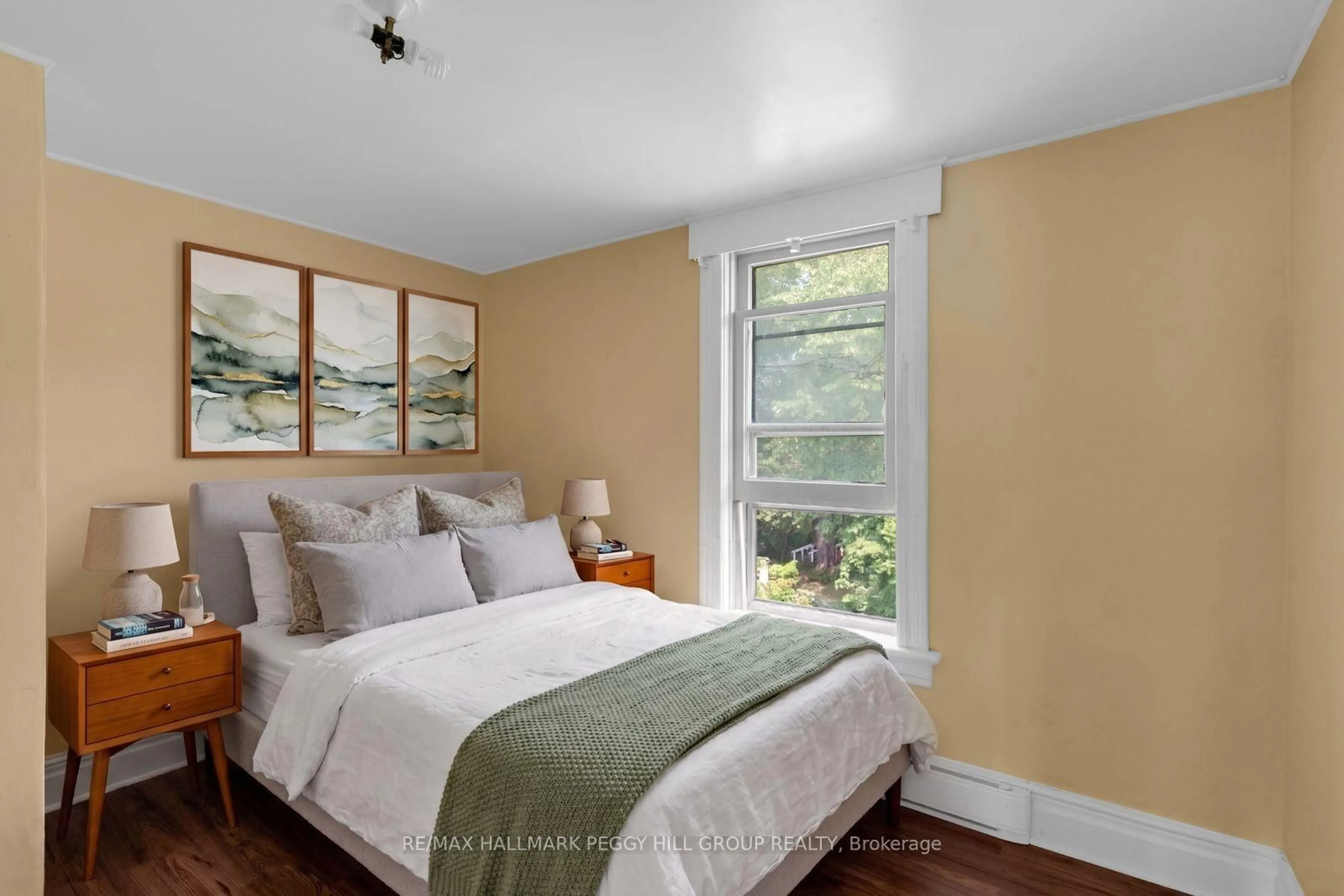 Bedroom with bed, unknown for 194 Mississaga St, Orillia Ontario L3V 3B5