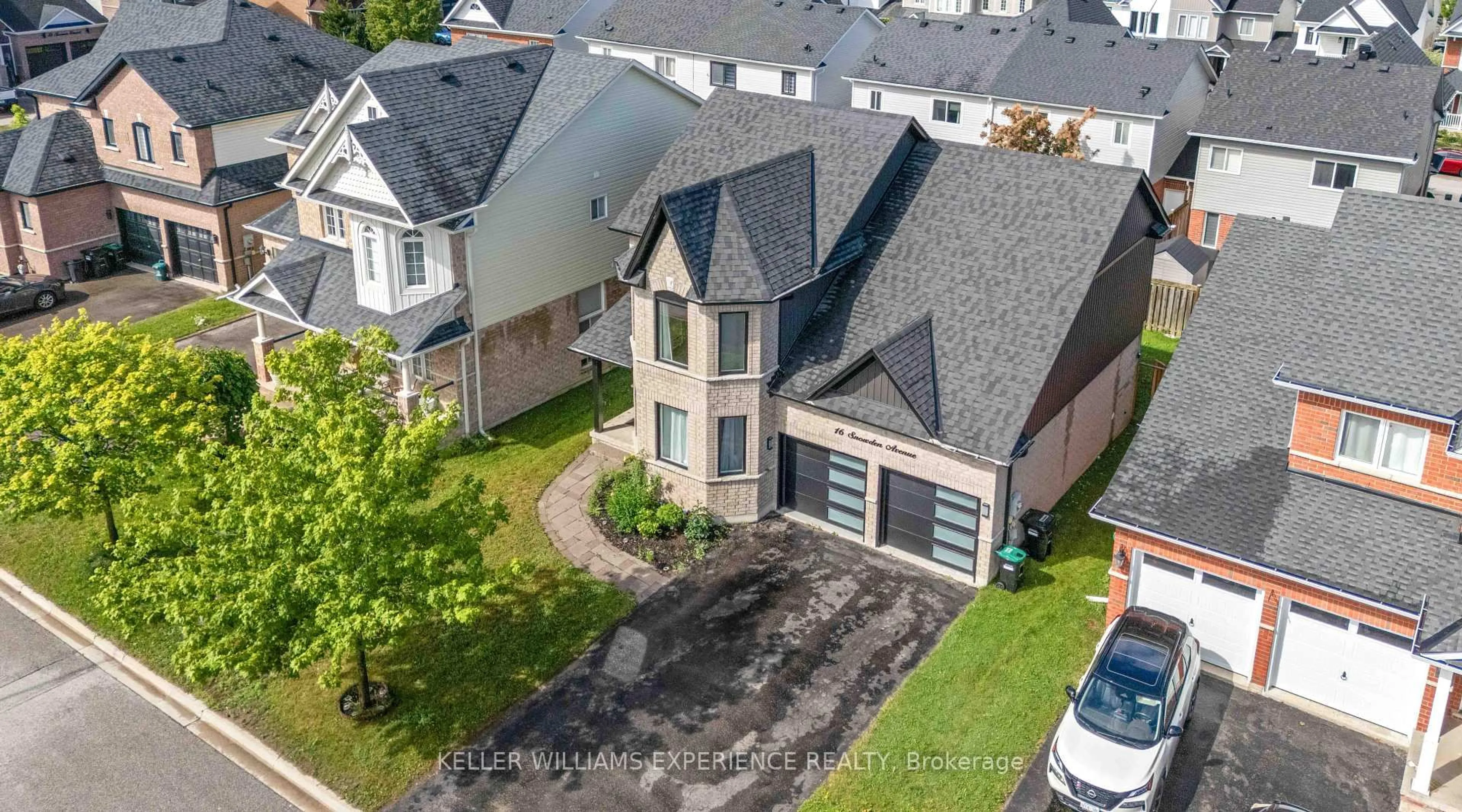 A pic from outside/outdoor area/front of a property/back of a property/a pic from drone, street for 16 Snowden Ave, Barrie Ontario L4M 7G5