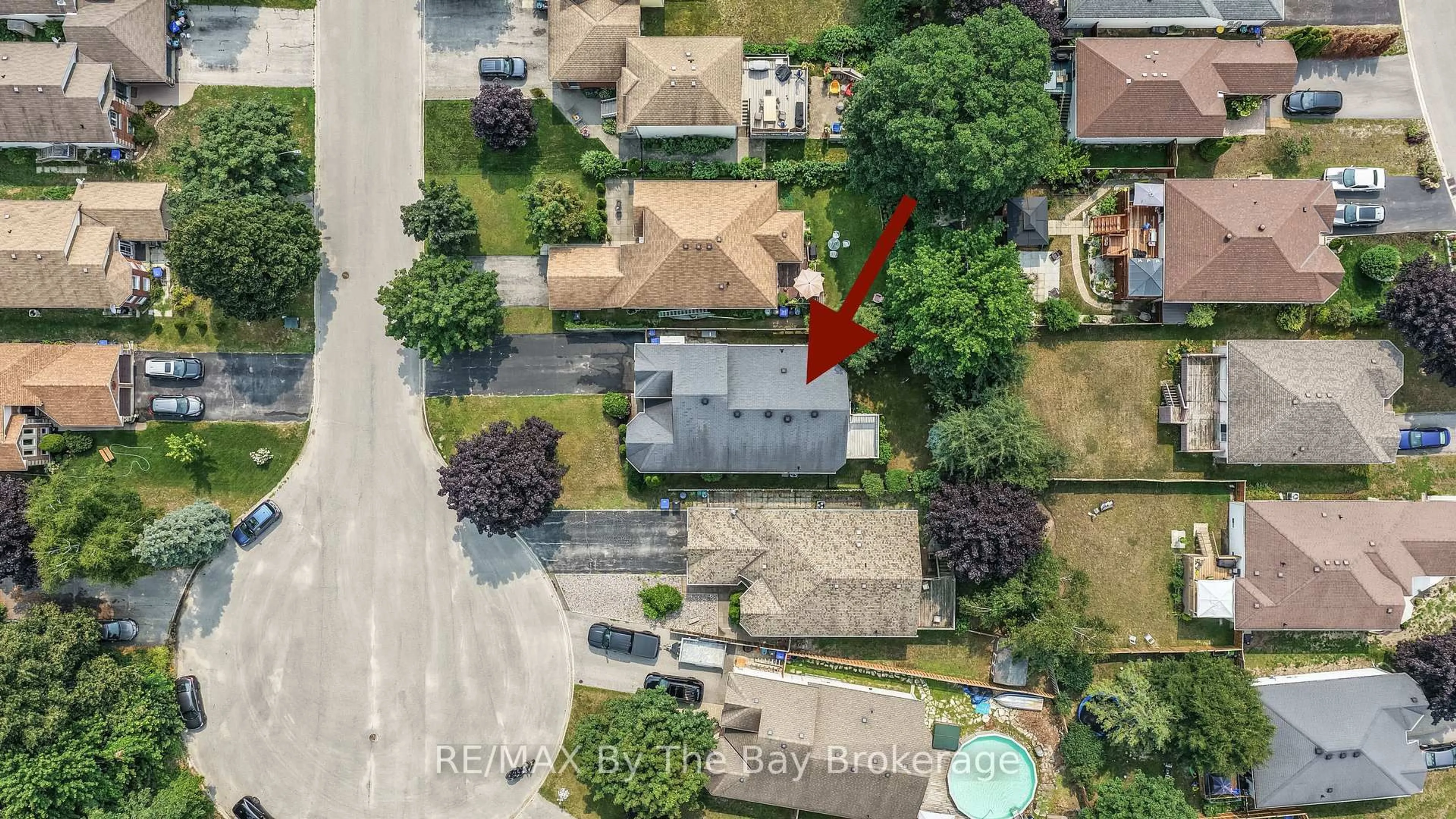 A pic from outside/outdoor area/front of a property/back of a property/a pic from drone, street for 12 Goldsmith Pl, Wasaga Beach Ontario L9Z 1E5