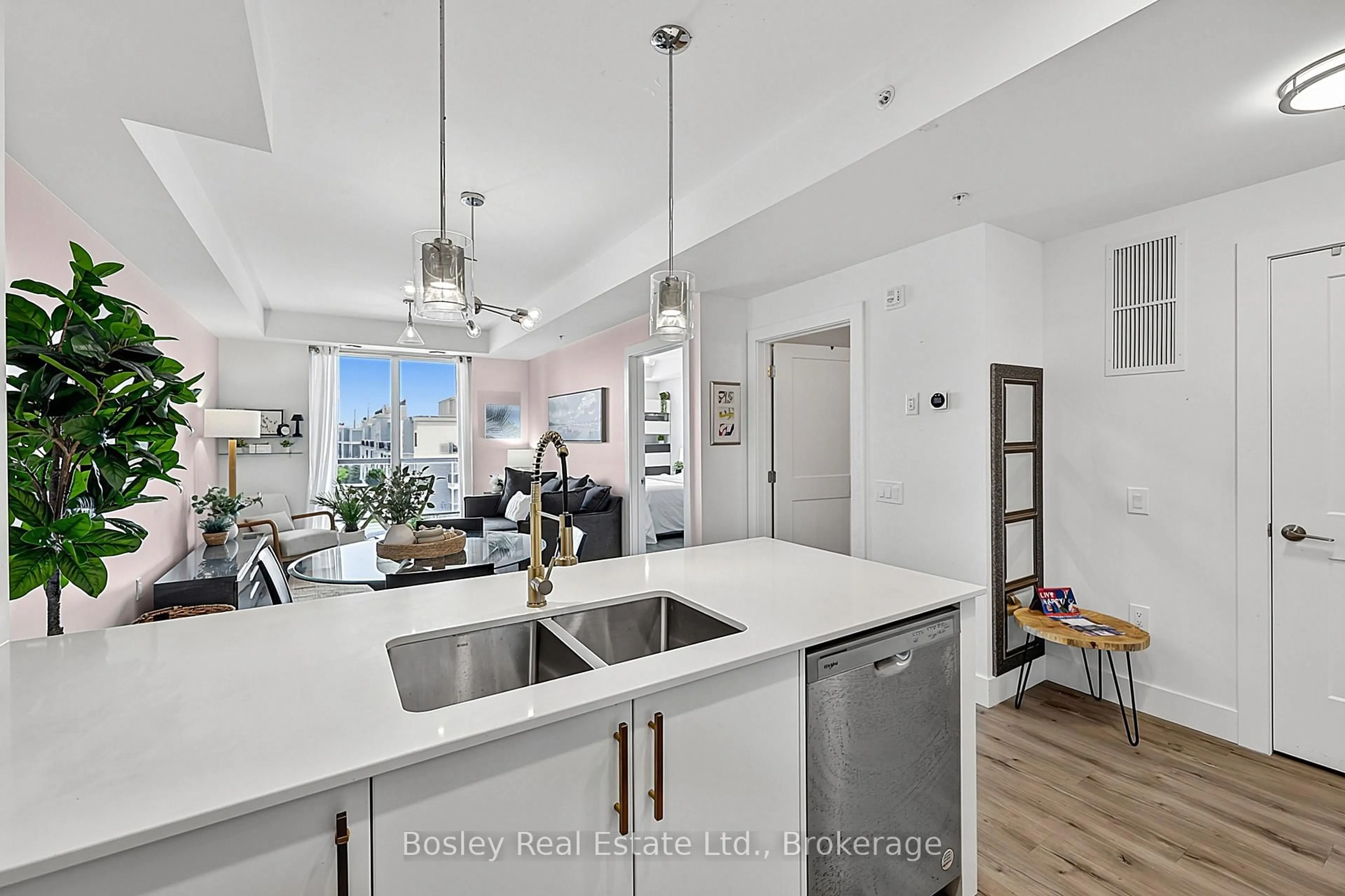 Open concept kitchen, unknown for 4 Kimberly Lane #404, Collingwood Ontario L9Y 5T6